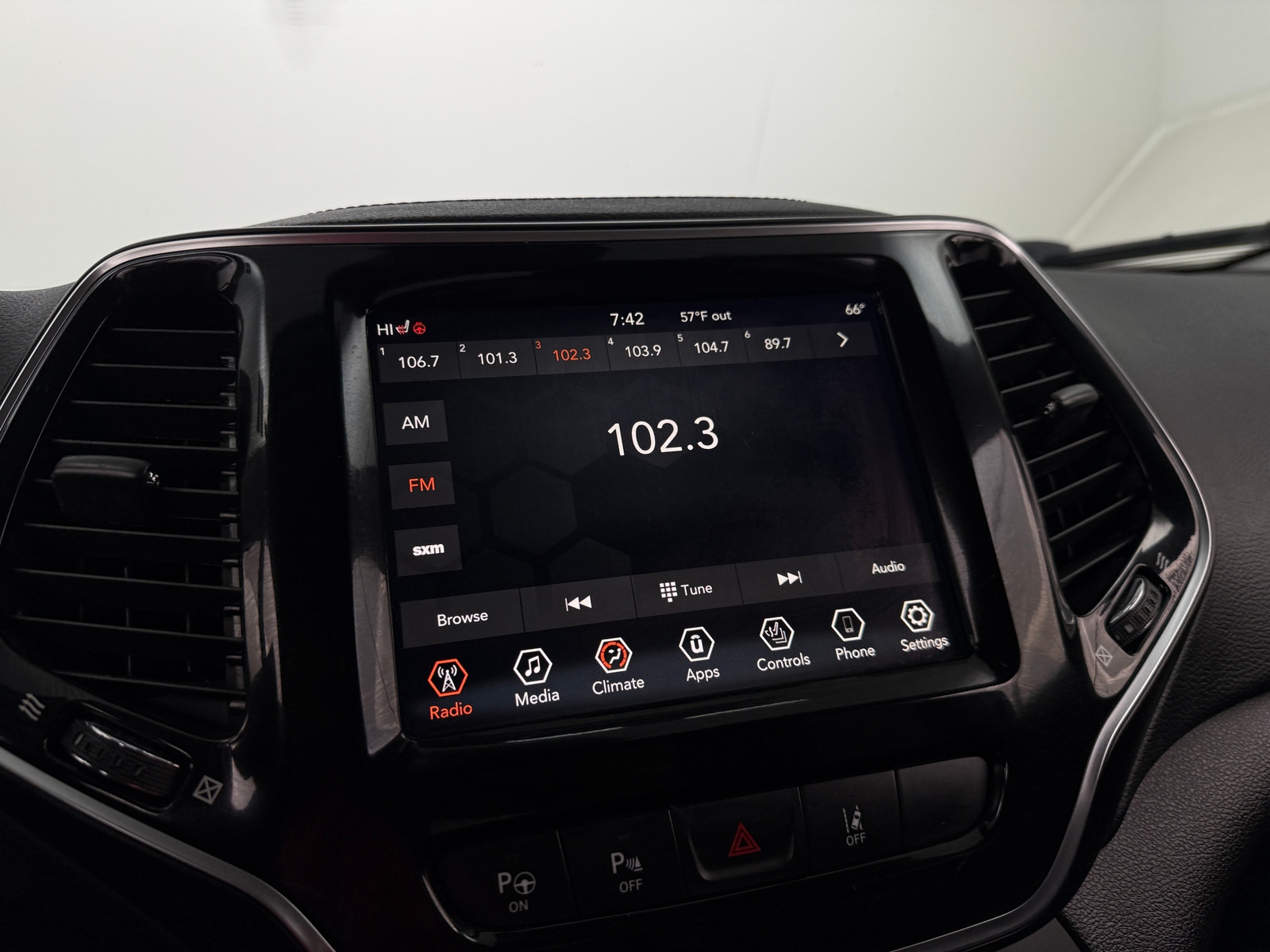 Thumbnail: 2019 Jeep Cherokee - 3