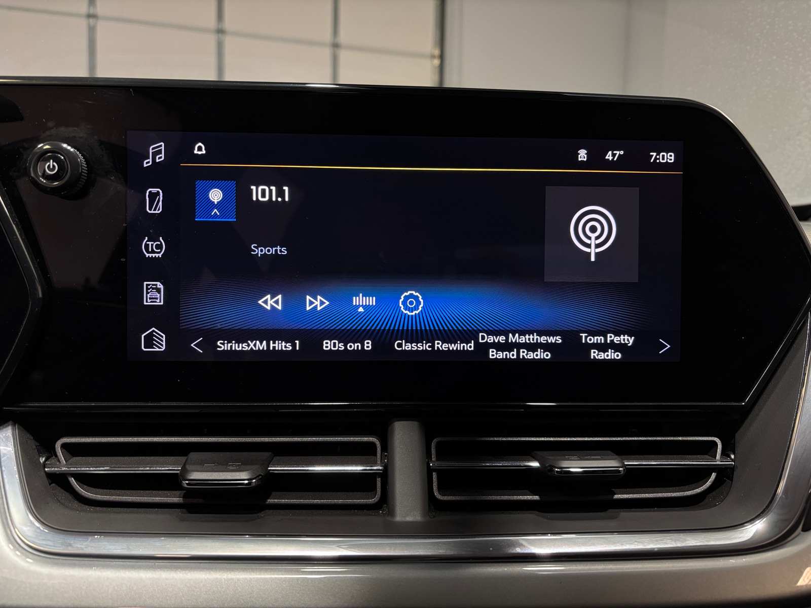 Thumbnail: 2025 Chevrolet Trax - 4