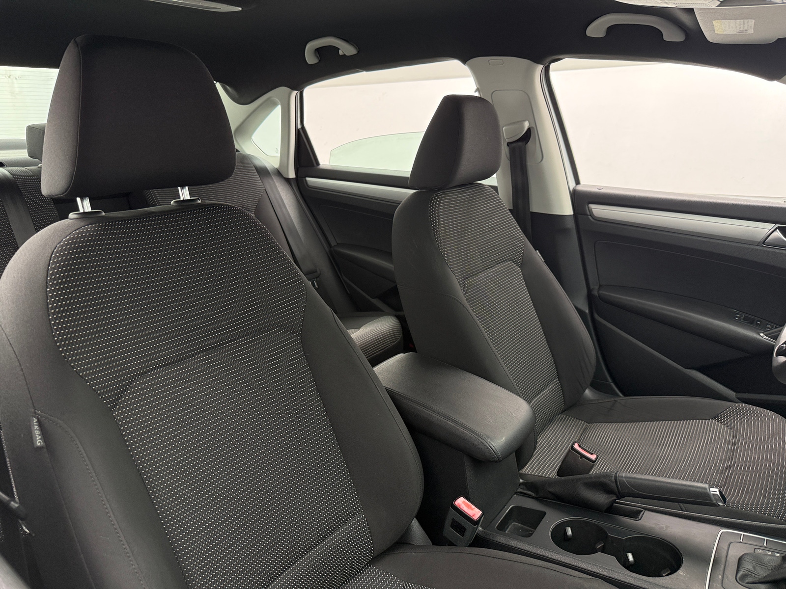 Thumbnail: 2016 Volkswagen Passat - 2