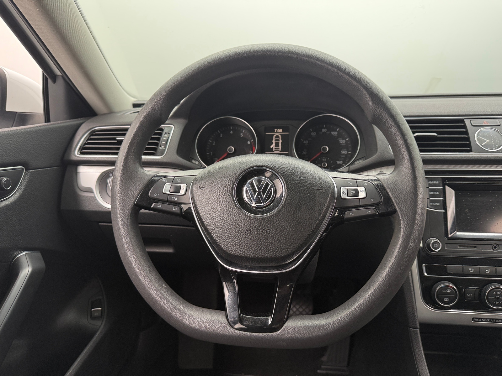 Thumbnail: 2016 Volkswagen Passat - 5