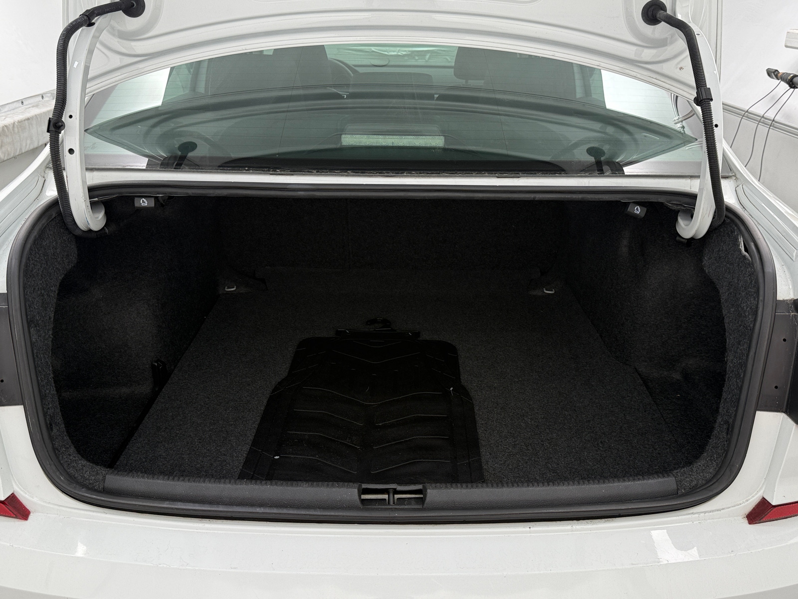 Thumbnail: 2016 Volkswagen Passat - 7