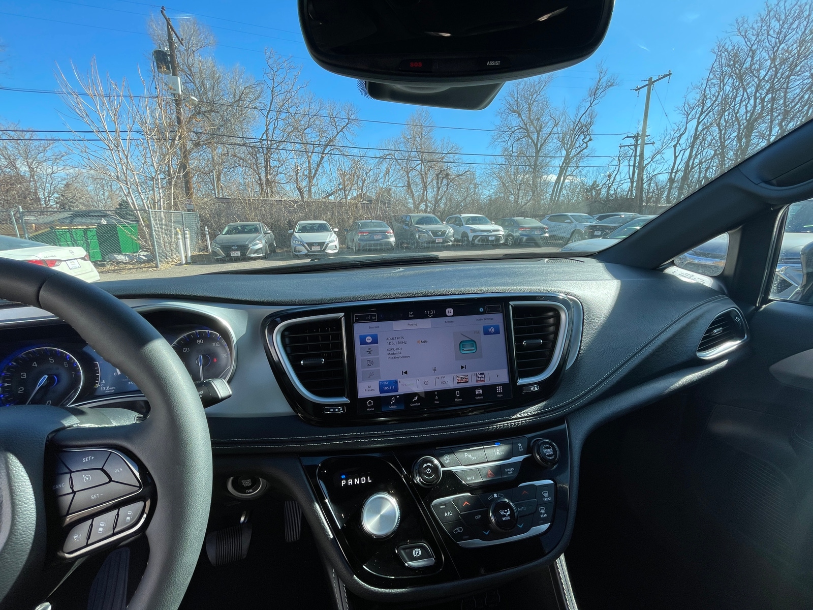 Thumbnail: 2025 Chrysler Pacifica - 3