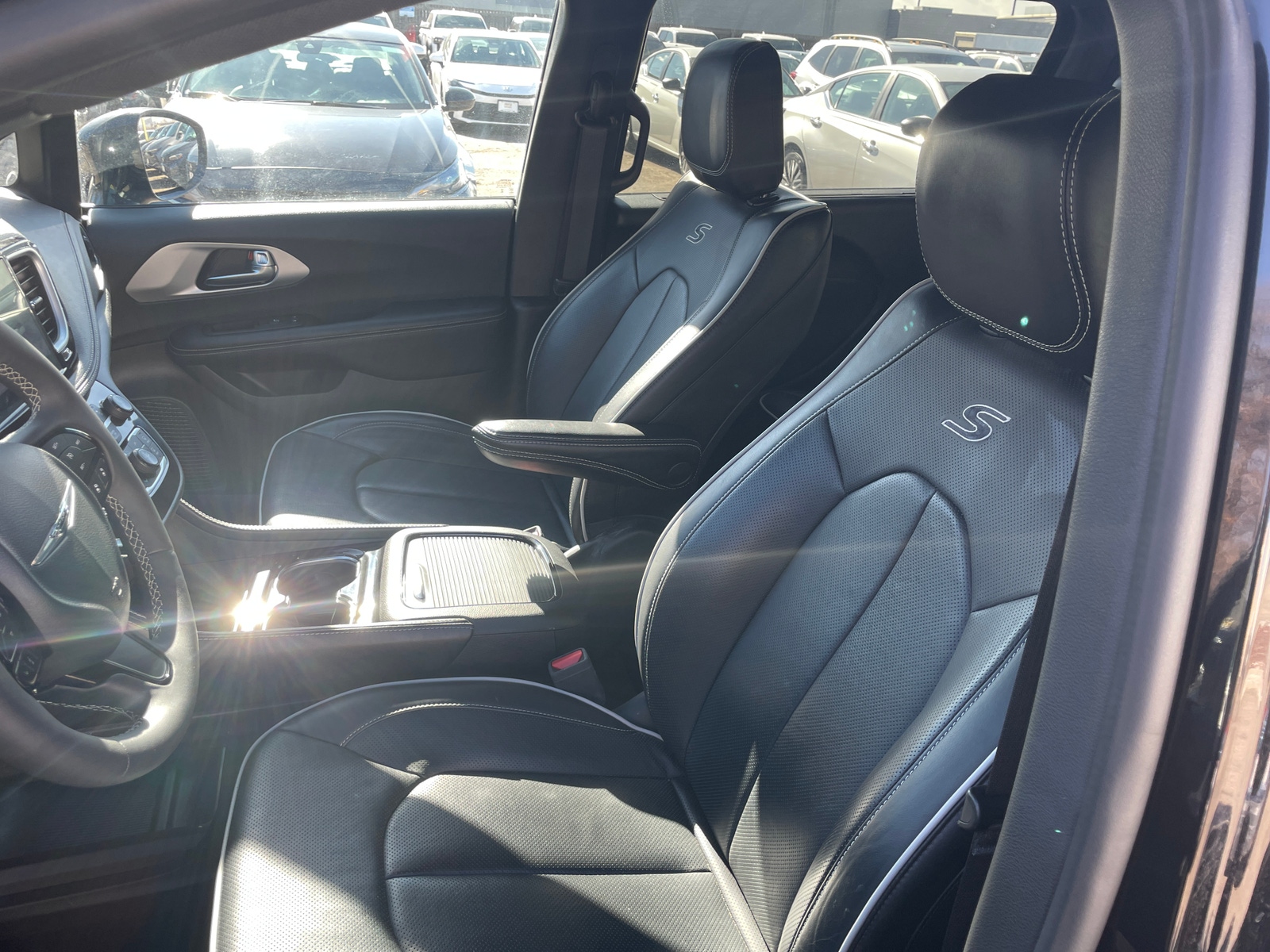 Thumbnail: 2025 Chrysler Pacifica - 2