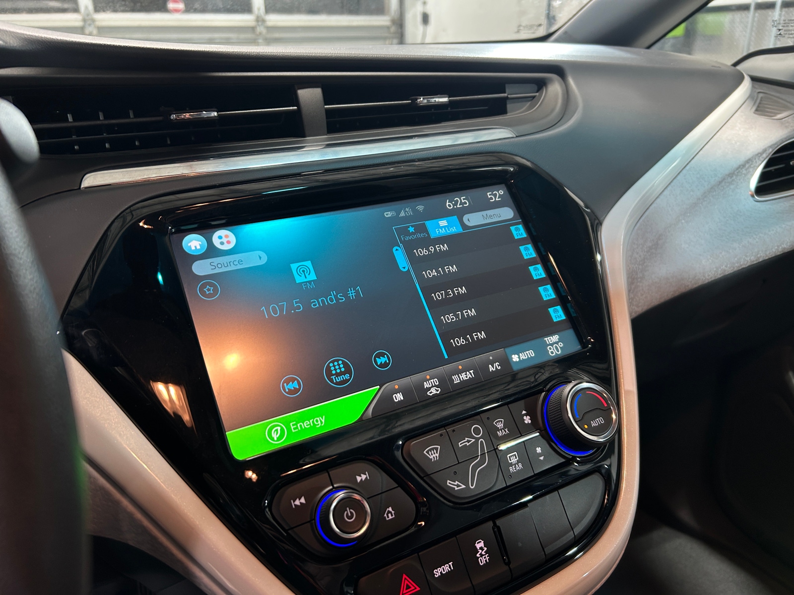 Thumbnail: 2019 Chevrolet Bolt EV - 4