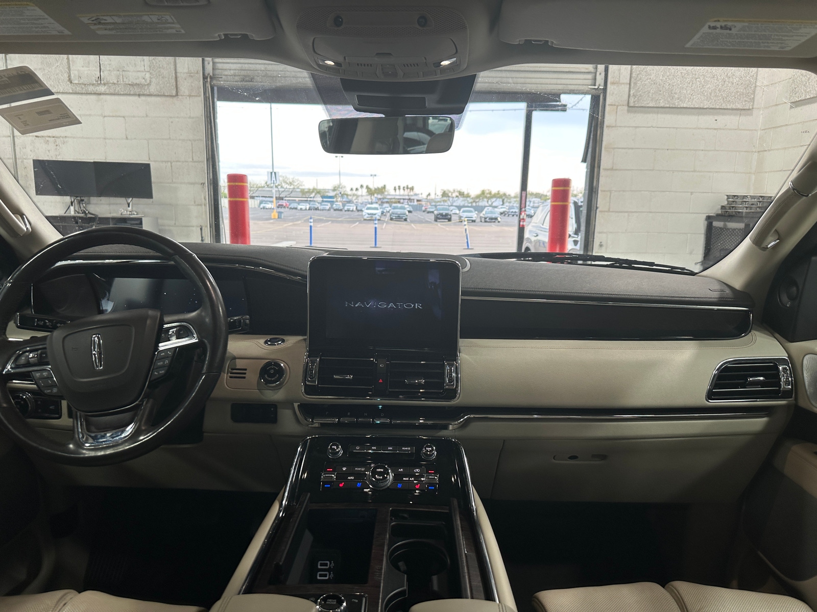 Thumbnail: 2019 Lincoln Navigator L - 2