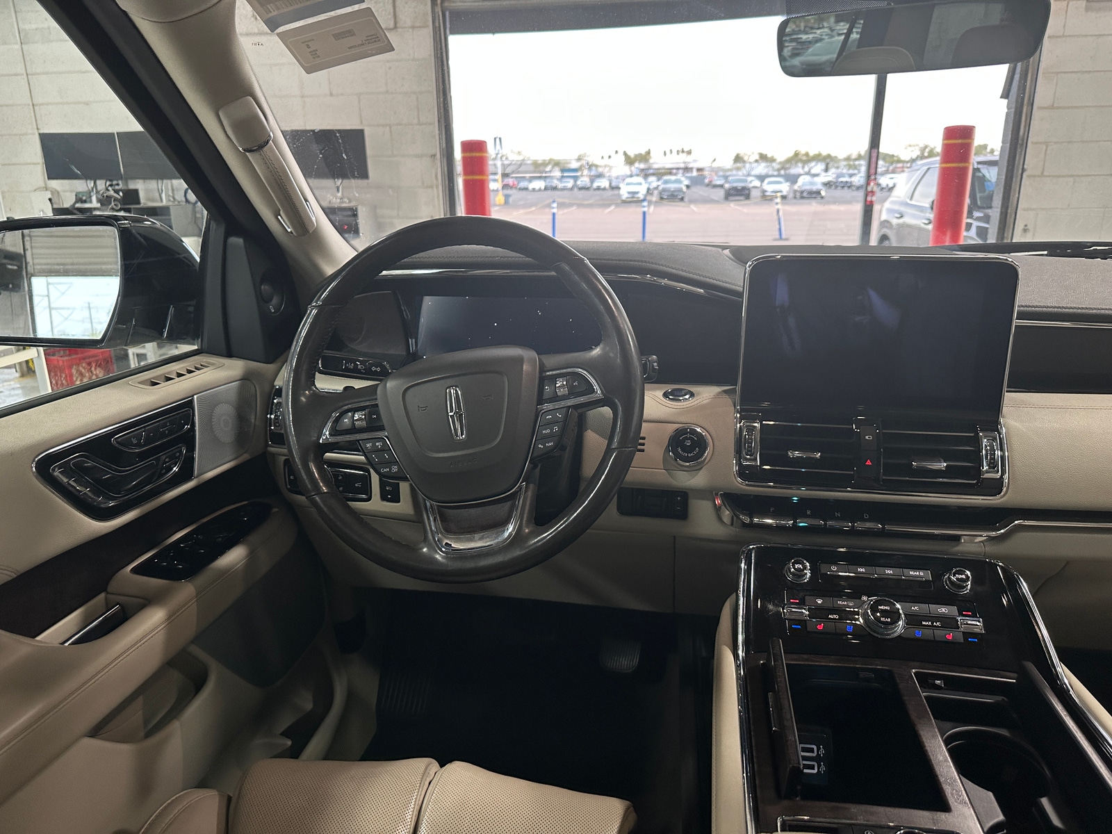 Thumbnail: 2019 Lincoln Navigator L - 4