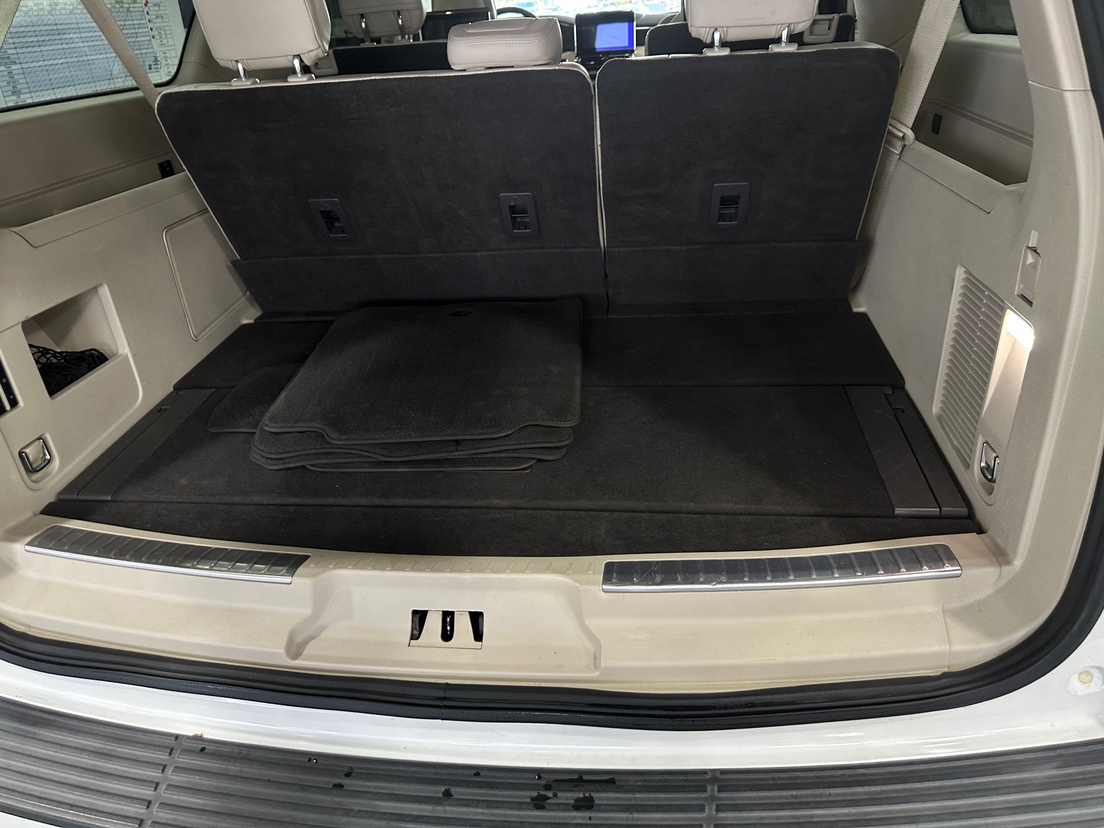 Thumbnail: 2019 Lincoln Navigator L - 6