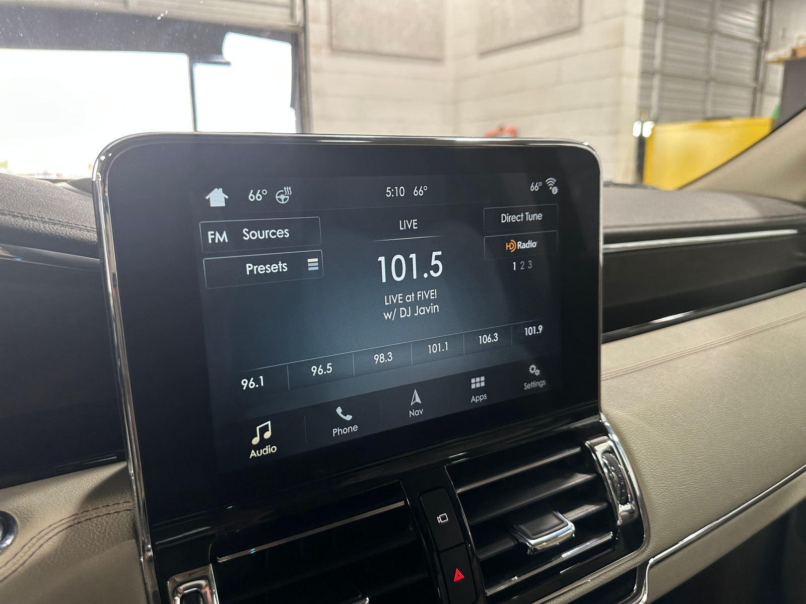 Thumbnail: 2019 Lincoln Navigator L - 3