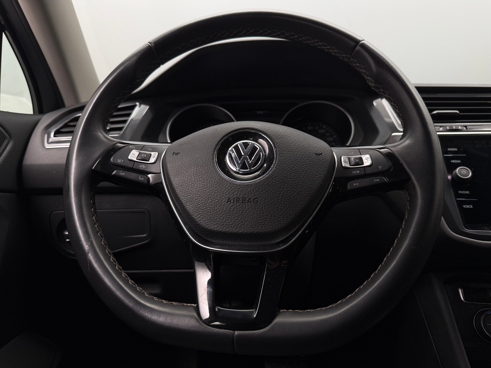 Thumbnail: 2021 Volkswagen Tiguan - 4