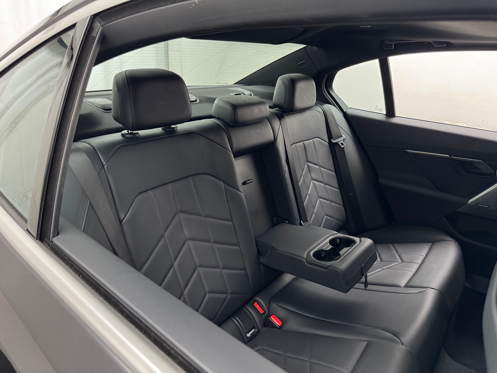 Thumbnail: 2025 BMW i5 - 5