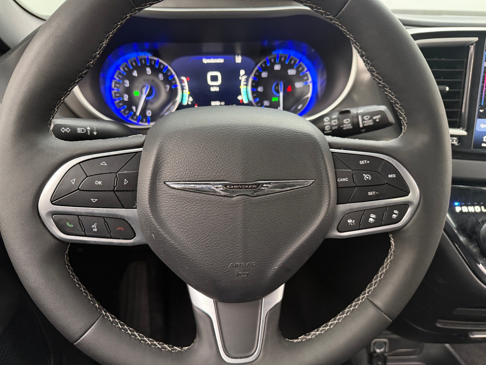 Thumbnail: 2025 Chrysler Pacifica - 4