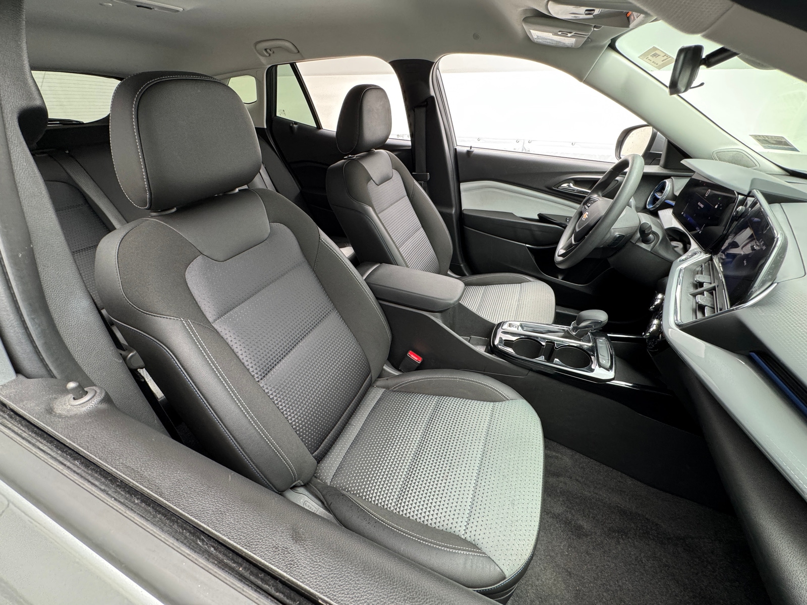 Thumbnail: 2025 Chevrolet Trax - 2