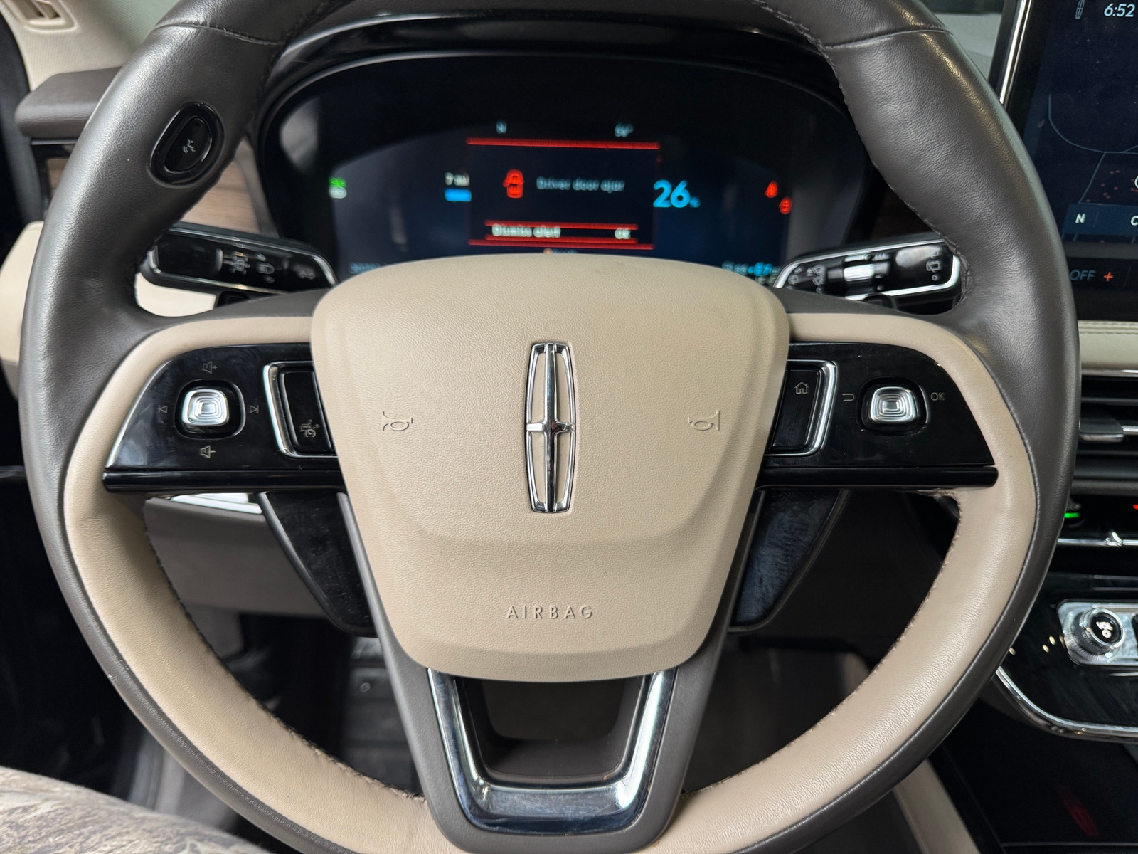 Thumbnail: 2023 Lincoln Corsair - 4