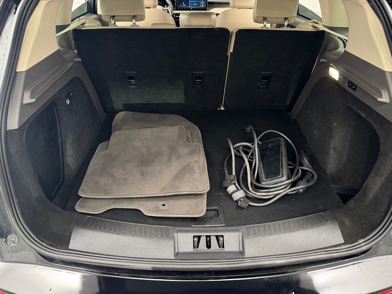 Thumbnail: 2023 Lincoln Corsair - 6