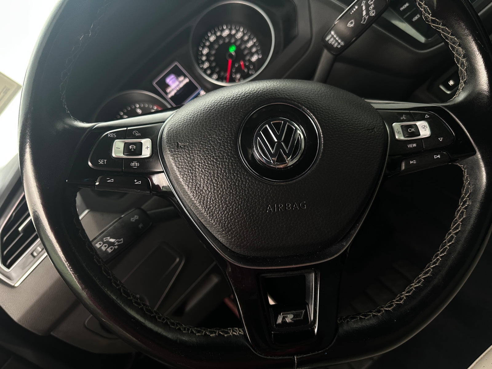 Thumbnail: 2021 Volkswagen Tiguan - 4