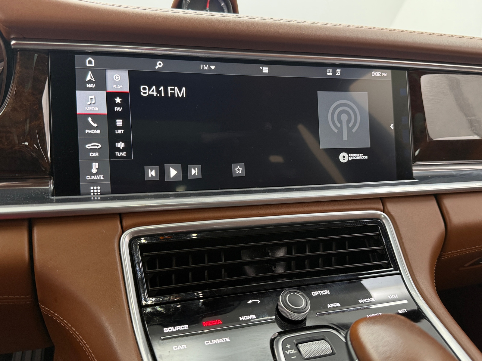 Thumbnail: 2018 Porsche Panamera - 3