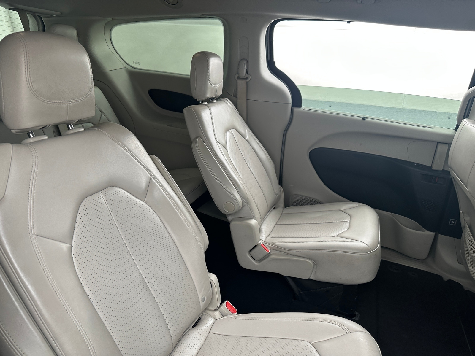 Thumbnail: 2021 Chrysler Voyager - 5