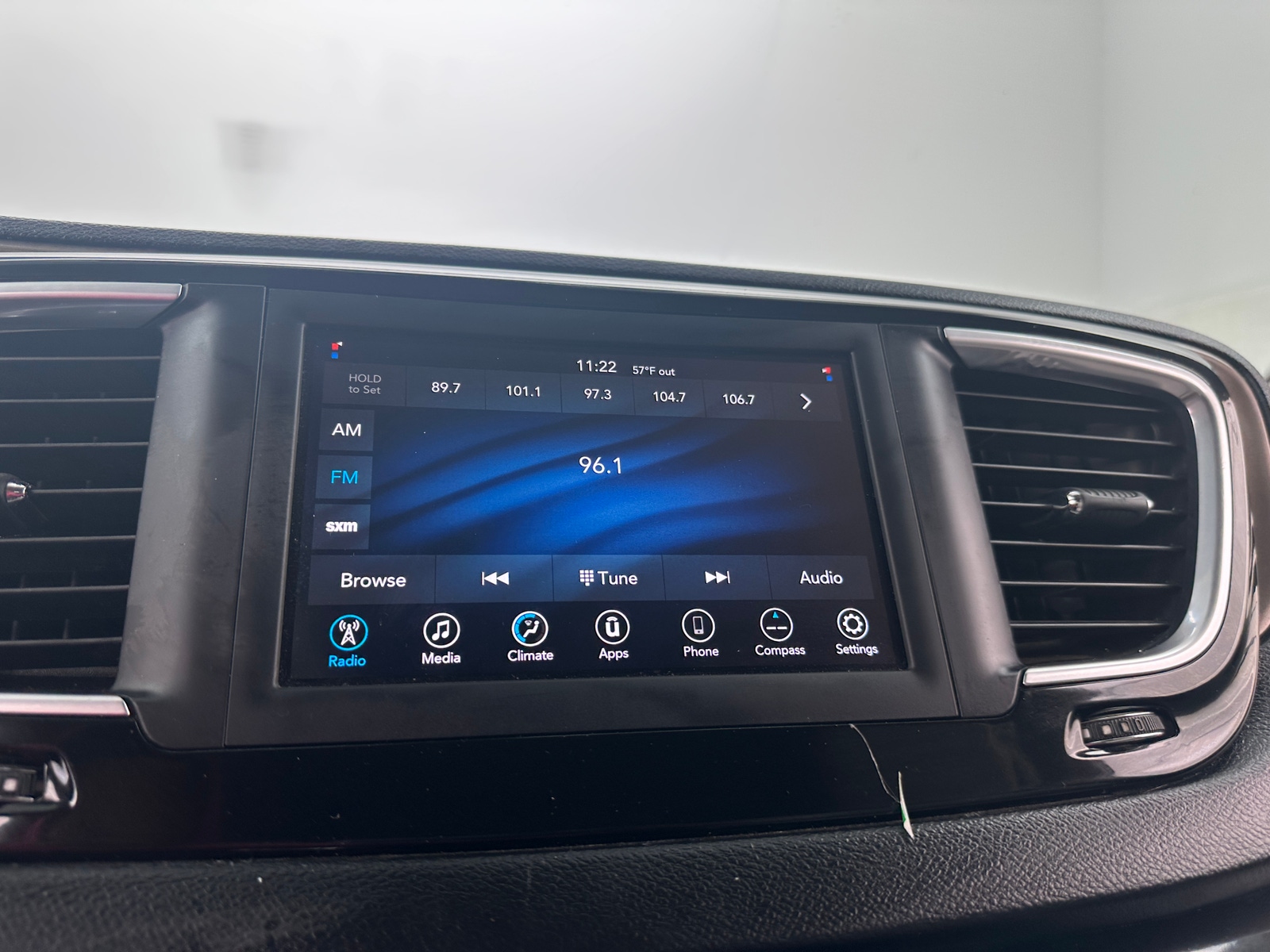 Thumbnail: 2021 Chrysler Voyager - 3