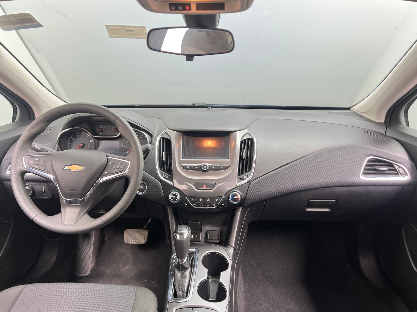 Thumbnail: 2018 Chevrolet Cruze - 3