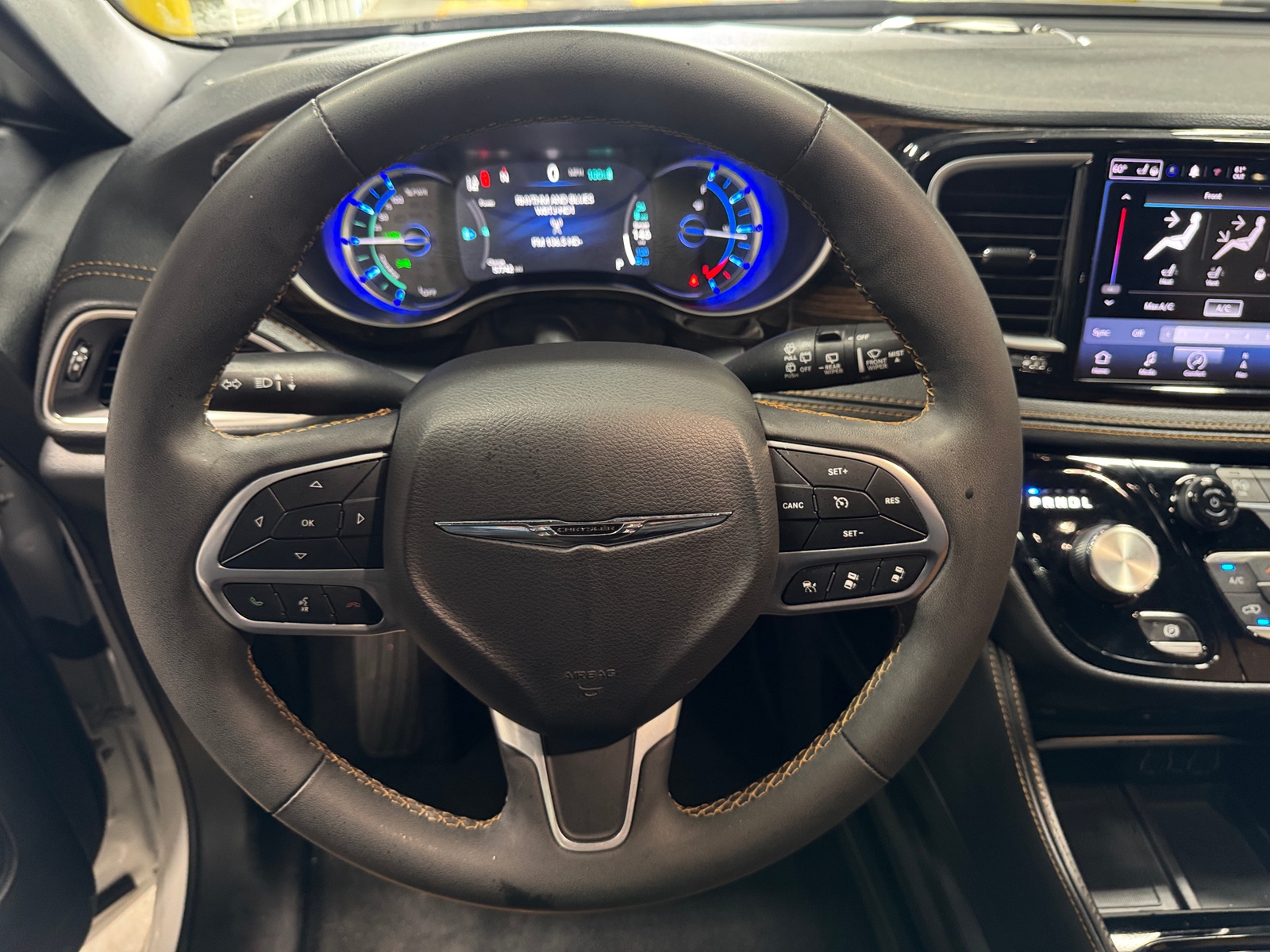 Thumbnail: 2022 Chrysler Pacifica - 4