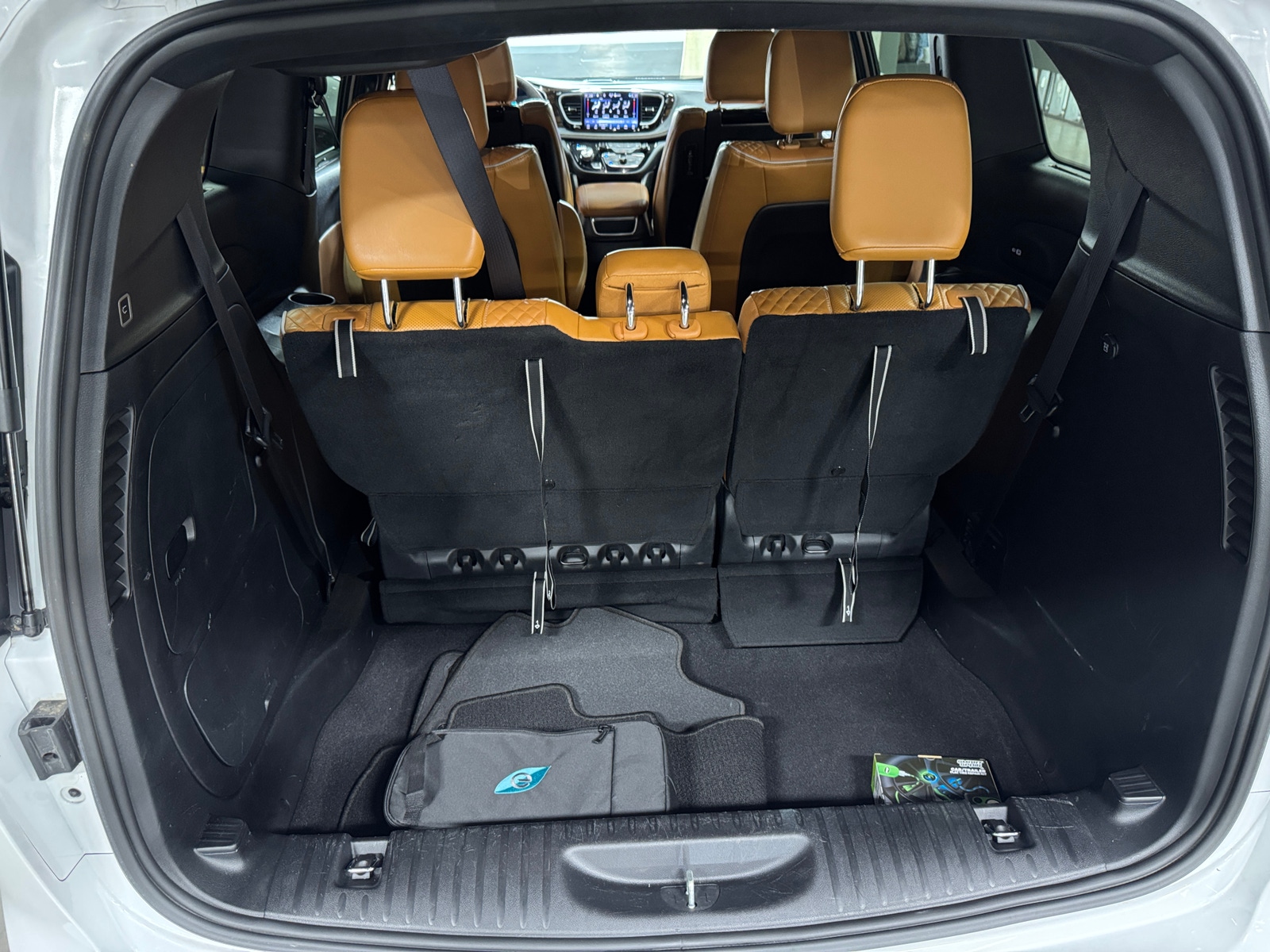 Thumbnail: 2022 Chrysler Pacifica - 6