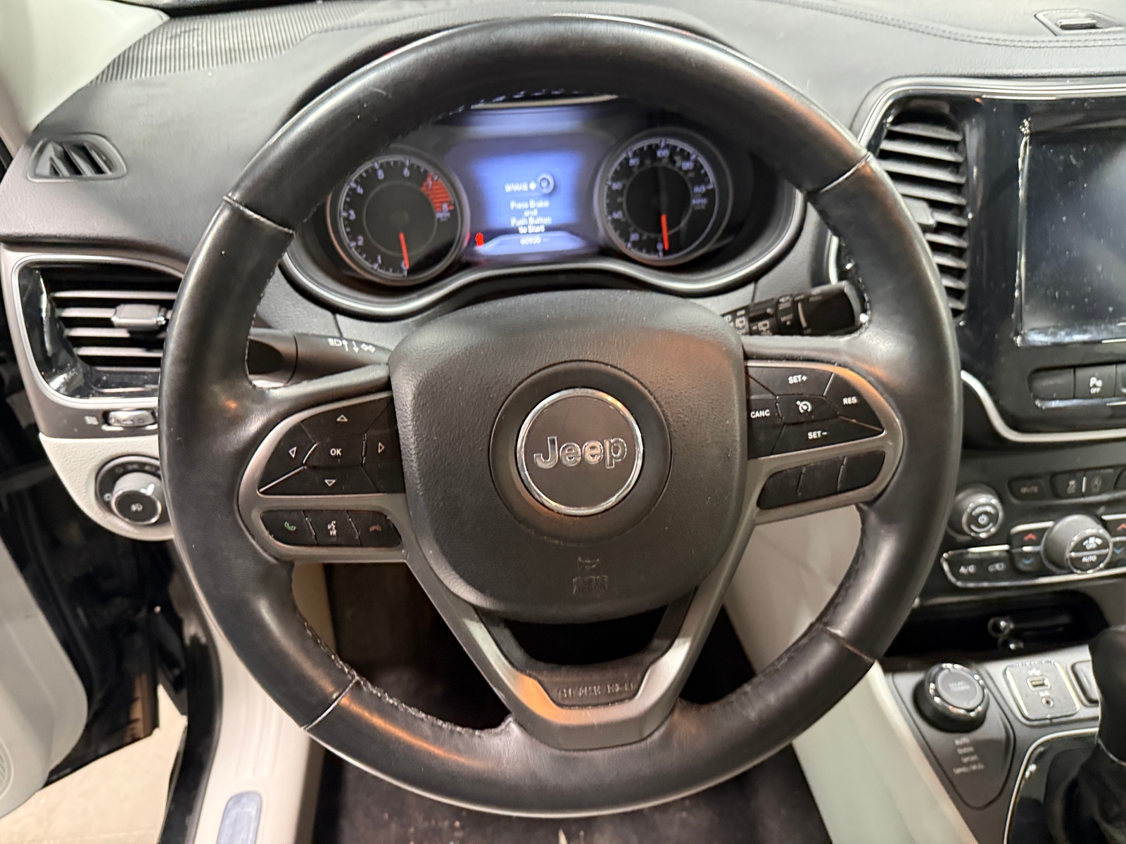 Thumbnail: 2019 Jeep Cherokee - 4