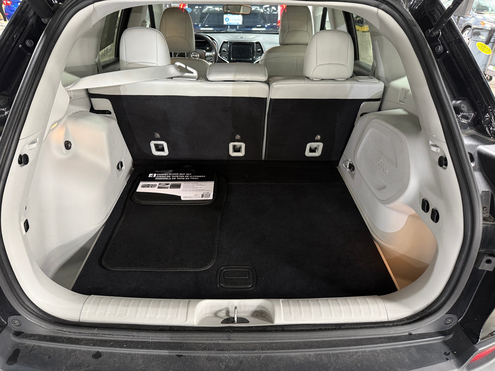 Thumbnail: 2019 Jeep Cherokee - 6