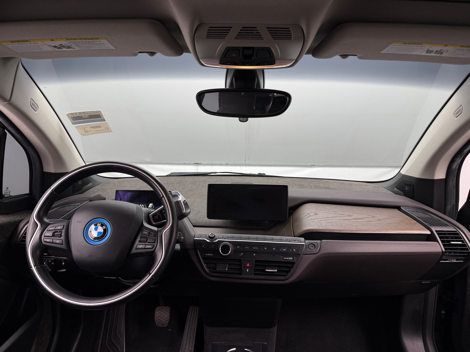 Thumbnail: 2018 BMW i3 - 2