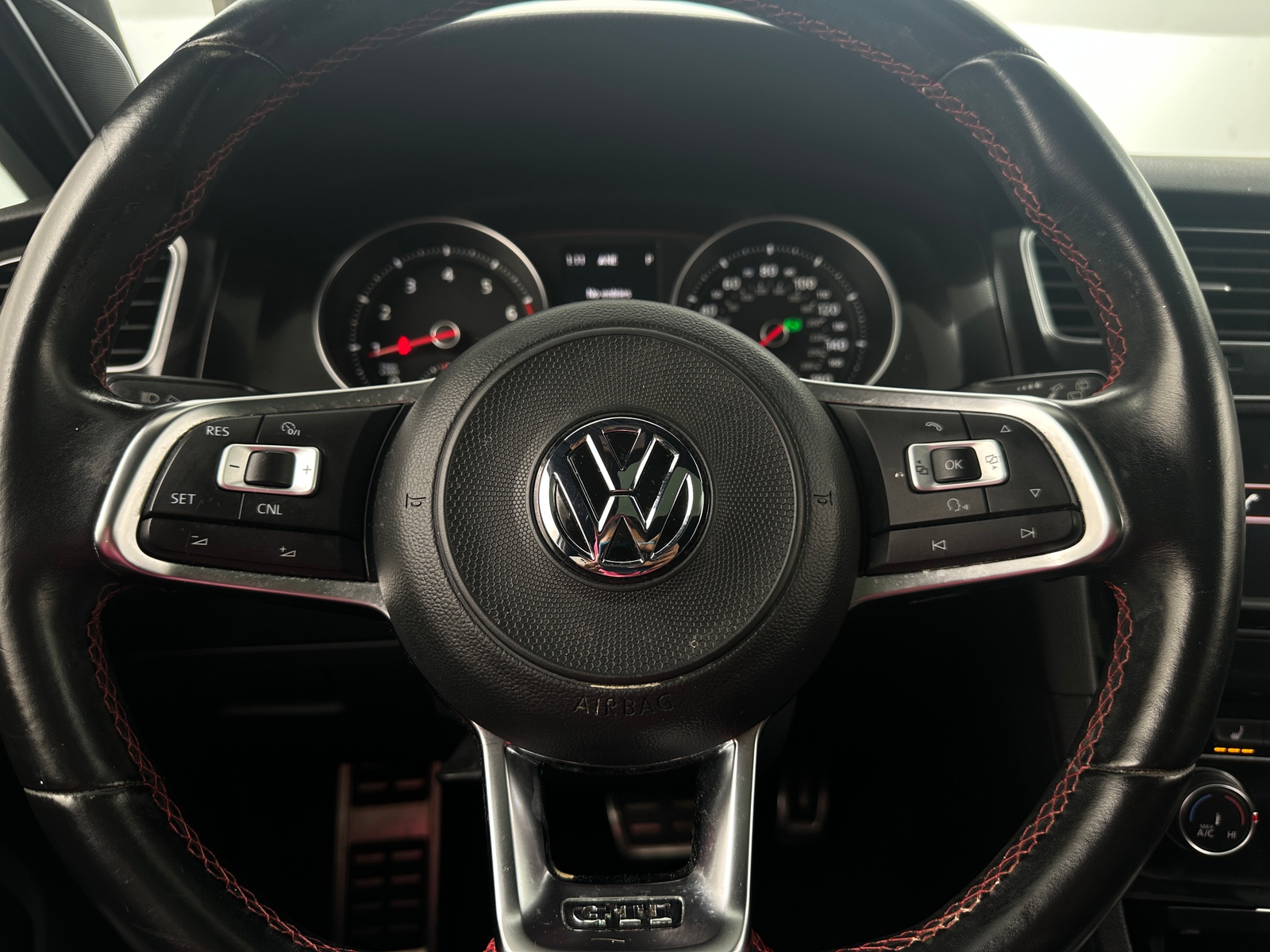 Thumbnail: 2017 Volkswagen Golf - 4