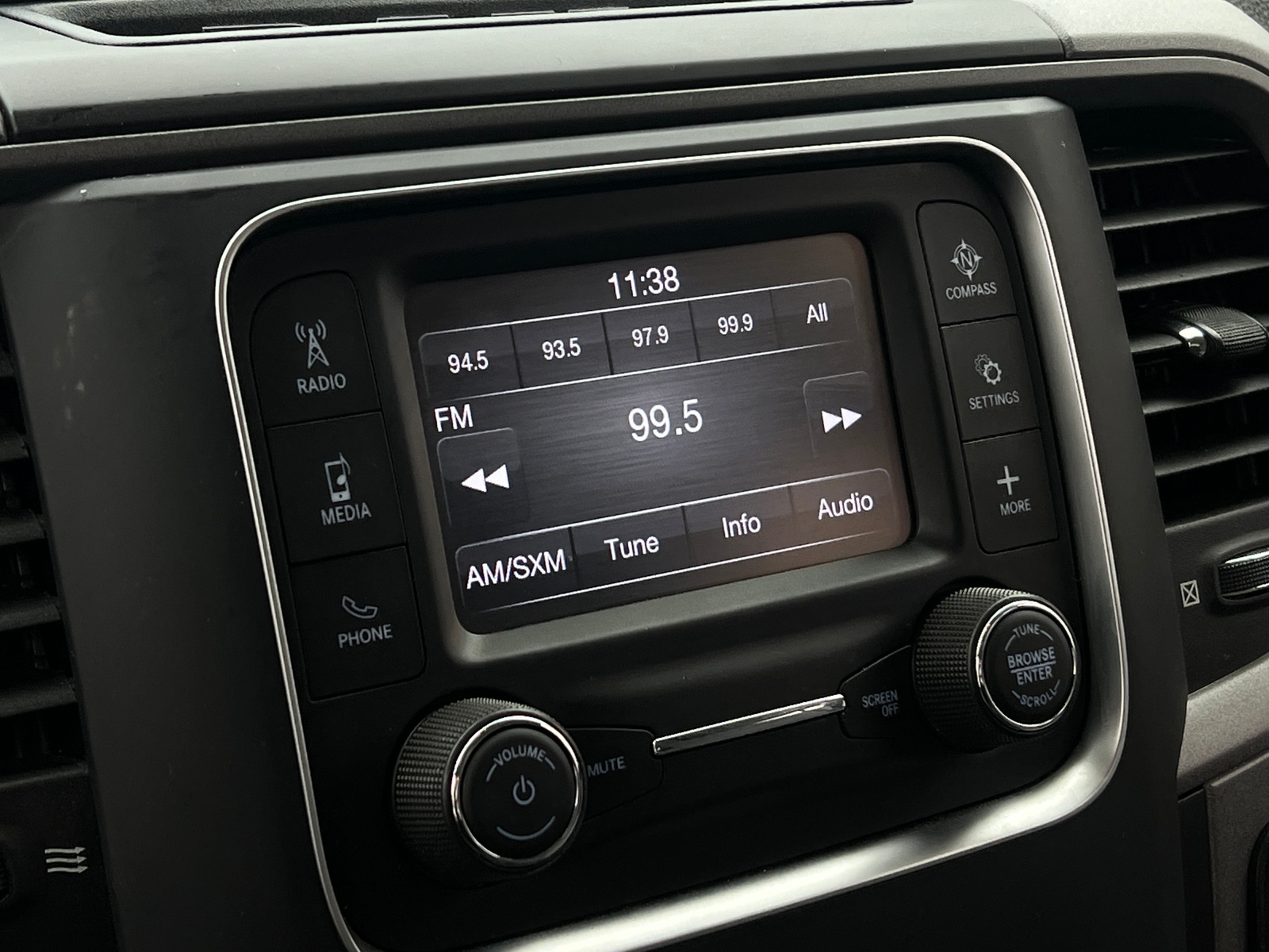 Thumbnail: 2022 RAM 1500 Classic - 4