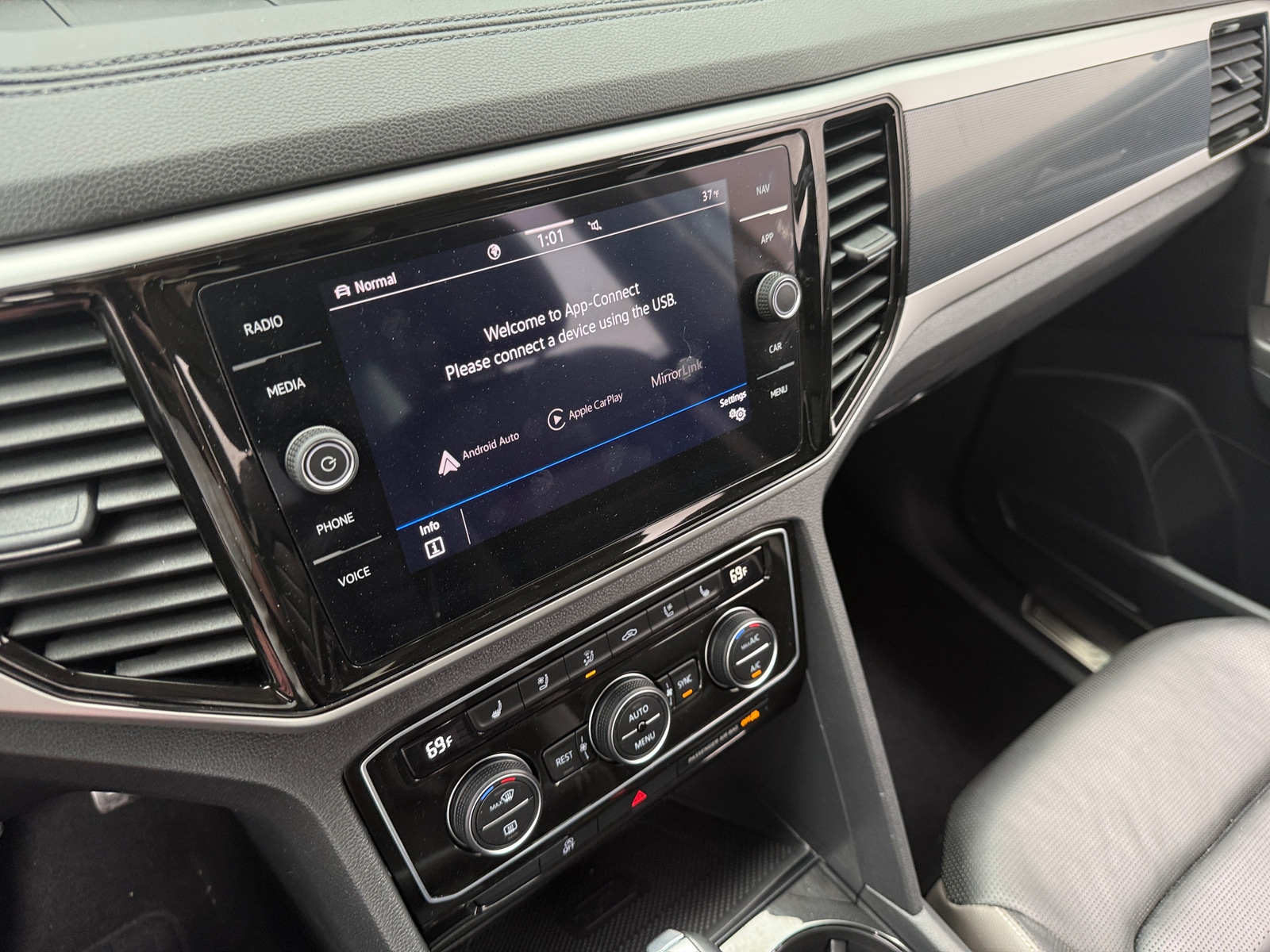 Thumbnail: 2023 Volkswagen Atlas - 3