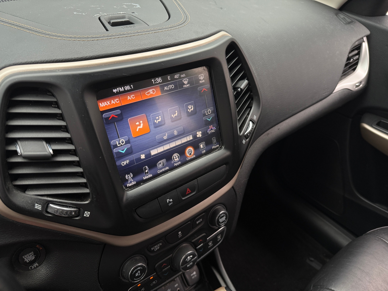 Thumbnail: 2018 Jeep Cherokee - 3