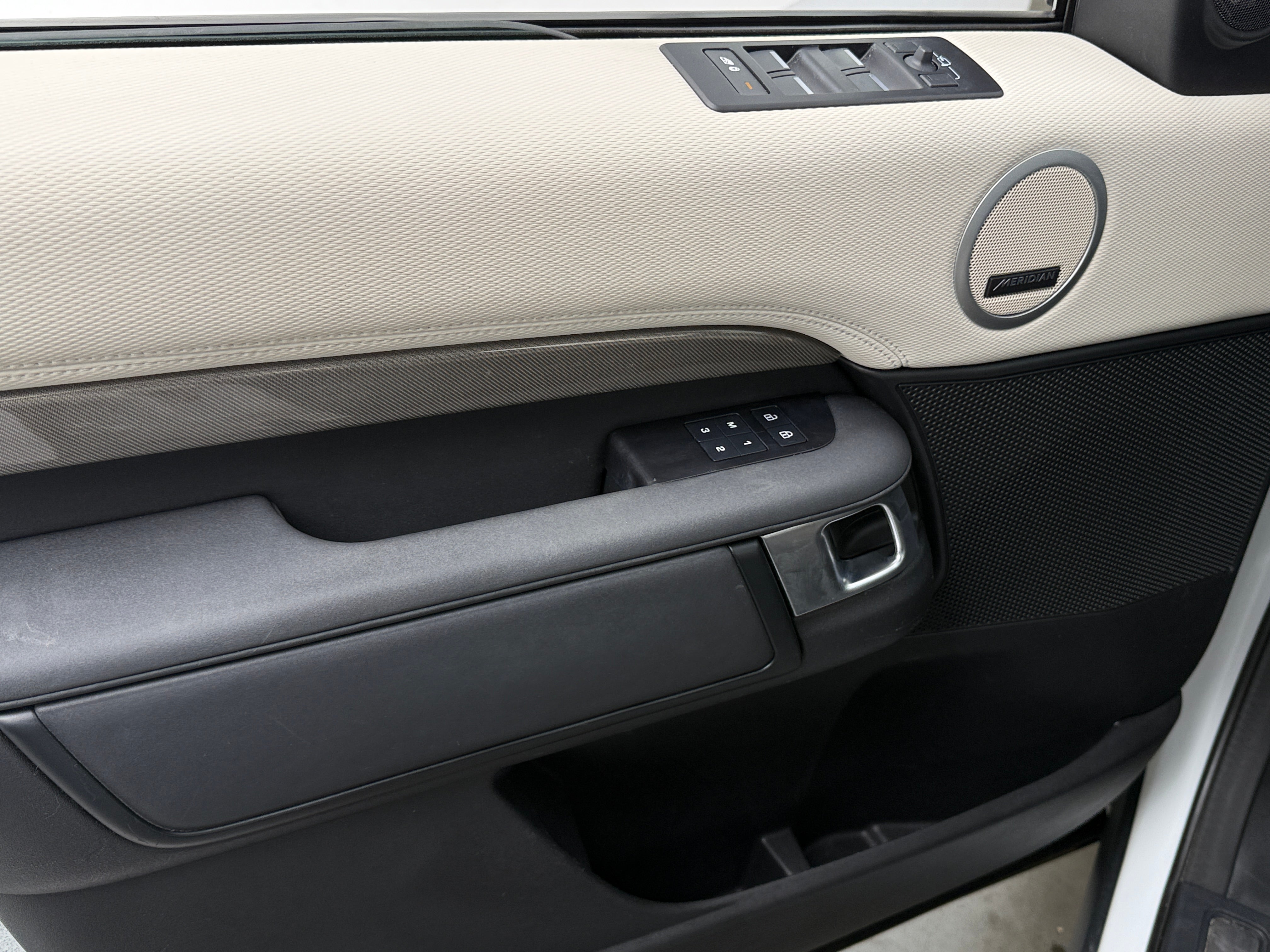 2023 Land Rover Discovery