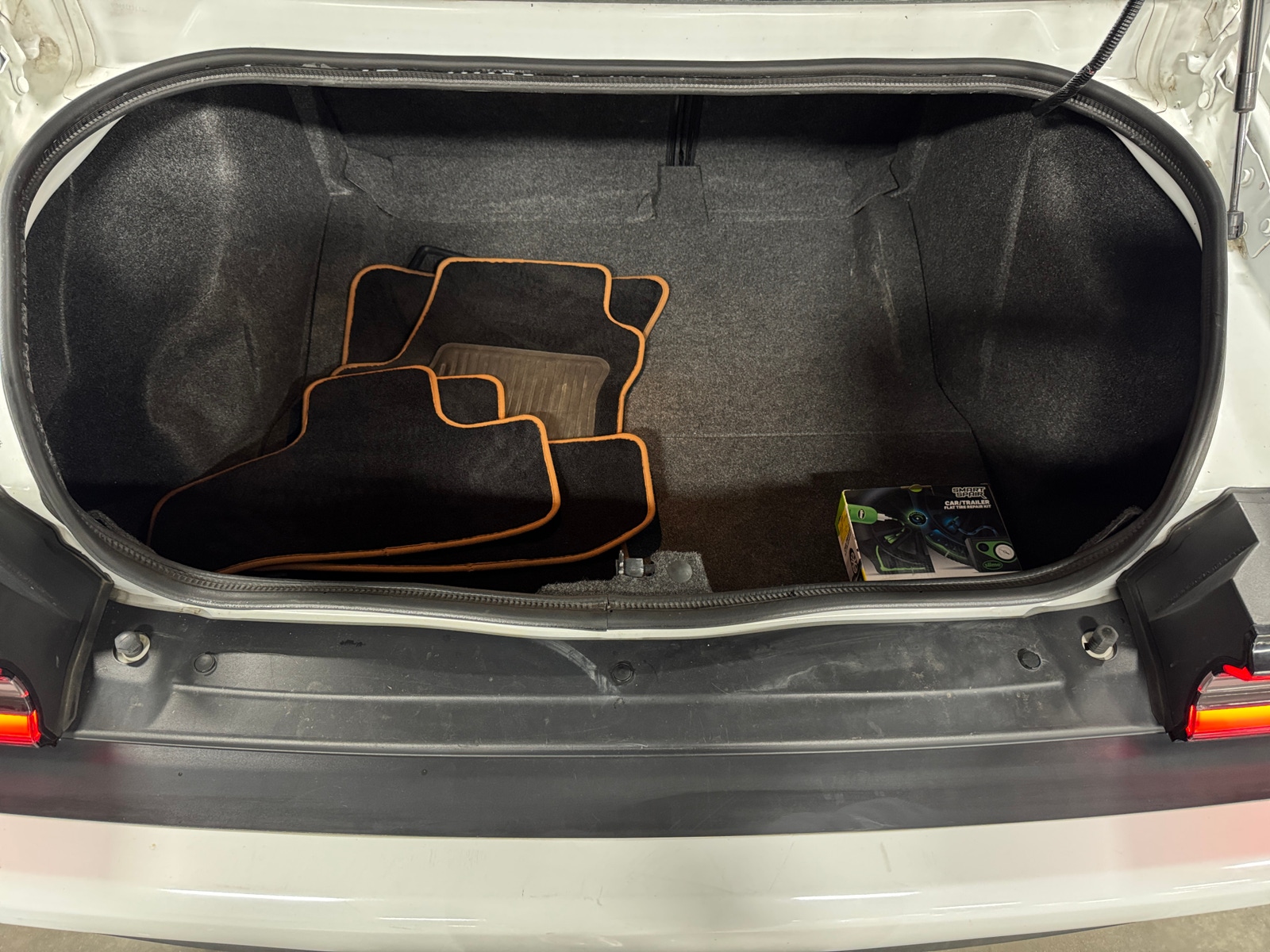 Thumbnail: 2015 Dodge Challenger - 4