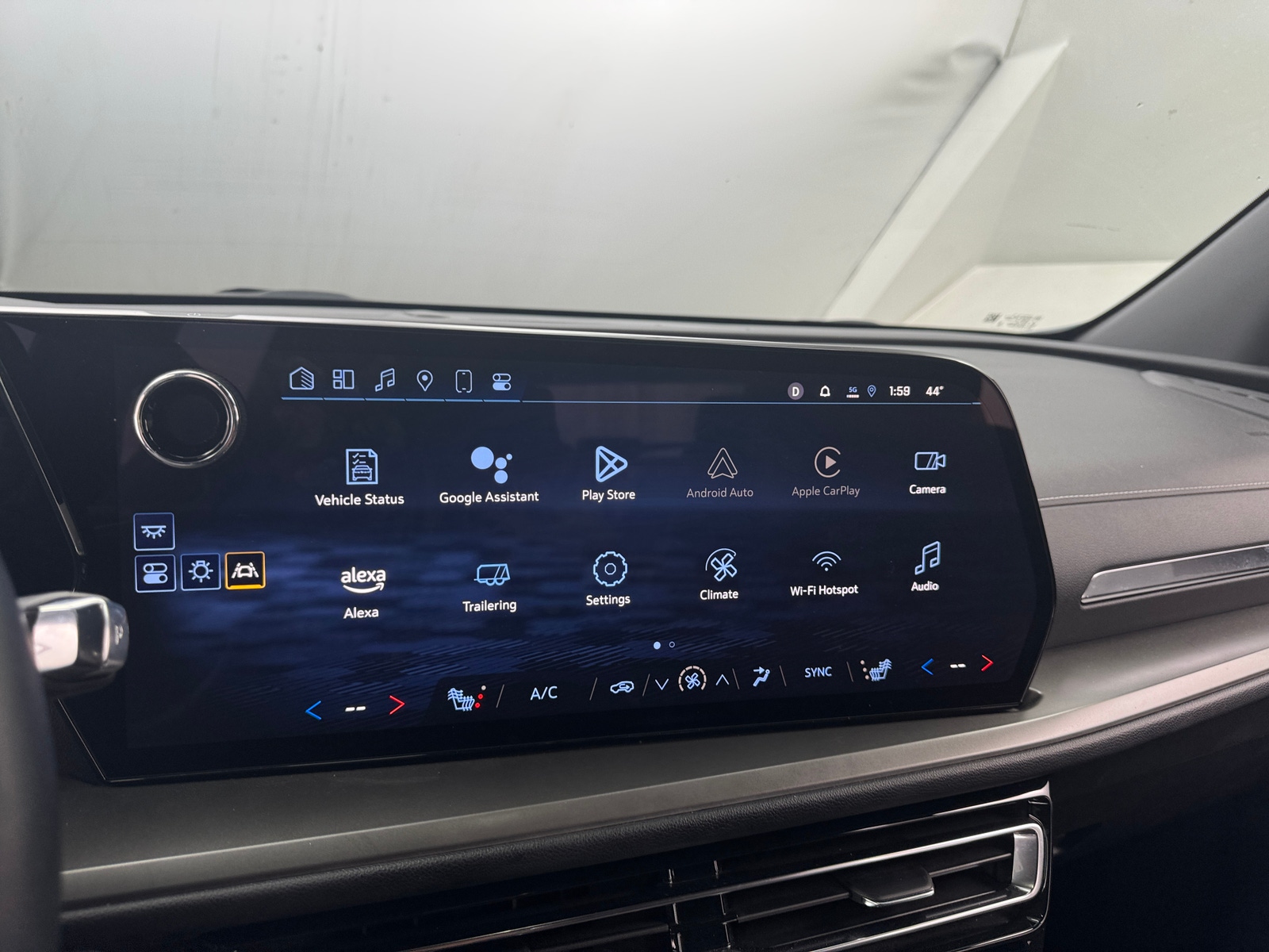 Thumbnail: 2025 Chevrolet Traverse - 4