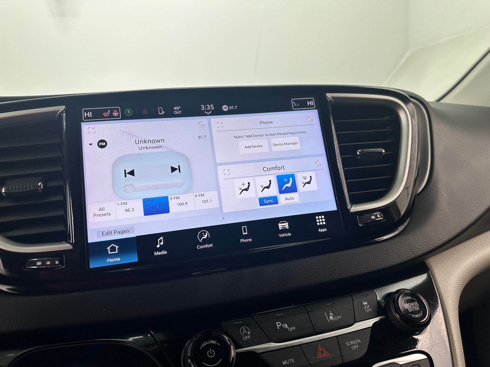 Thumbnail: 2024 Chrysler Pacifica - 3