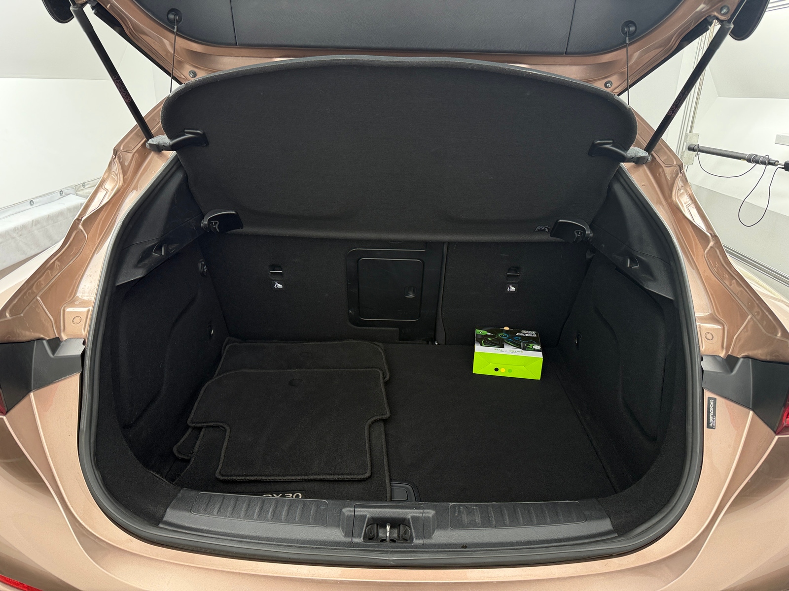 Thumbnail: 2018 INFINITI QX30 - 6