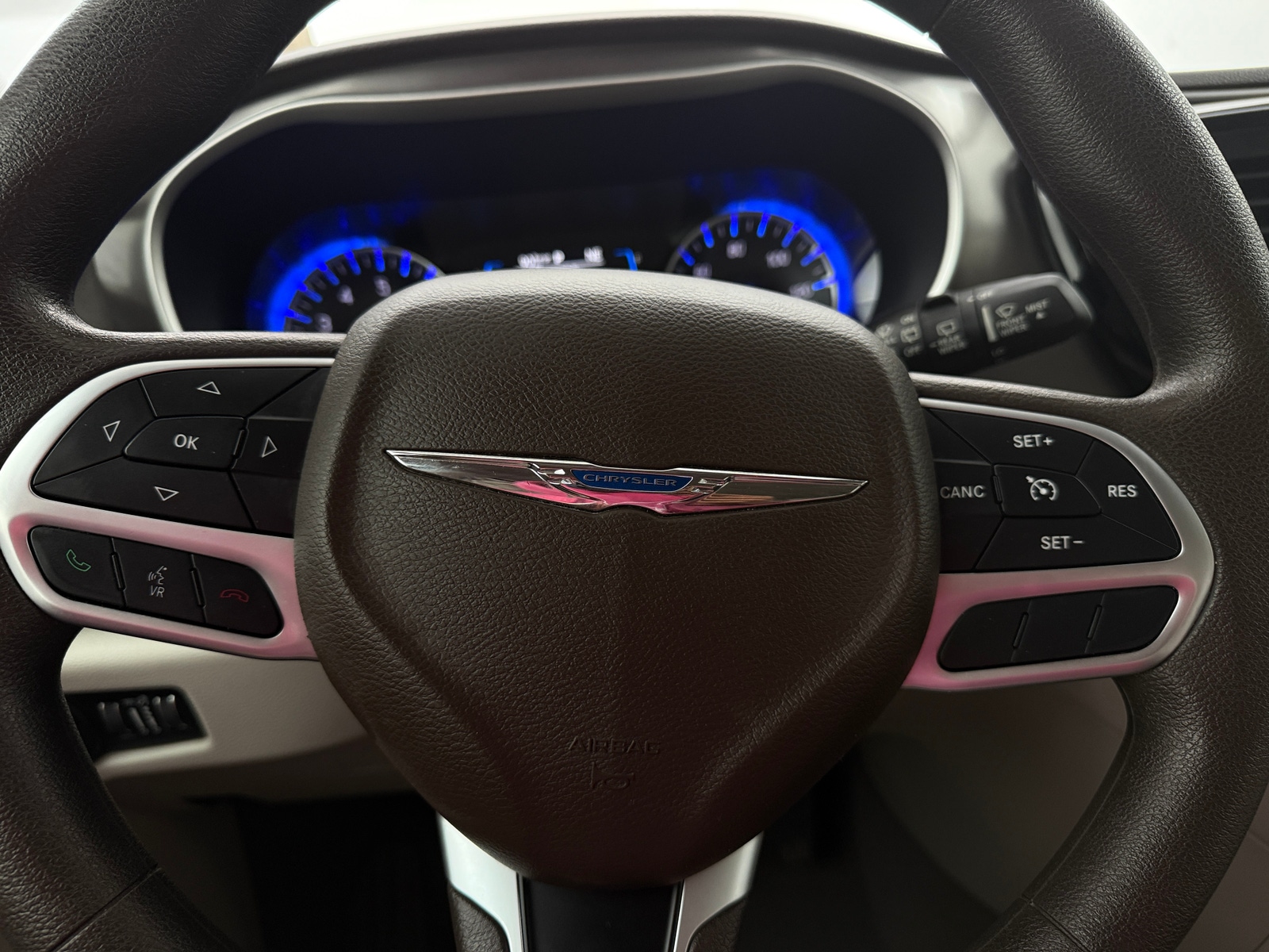 Thumbnail: 2017 Chrysler Pacifica - 5