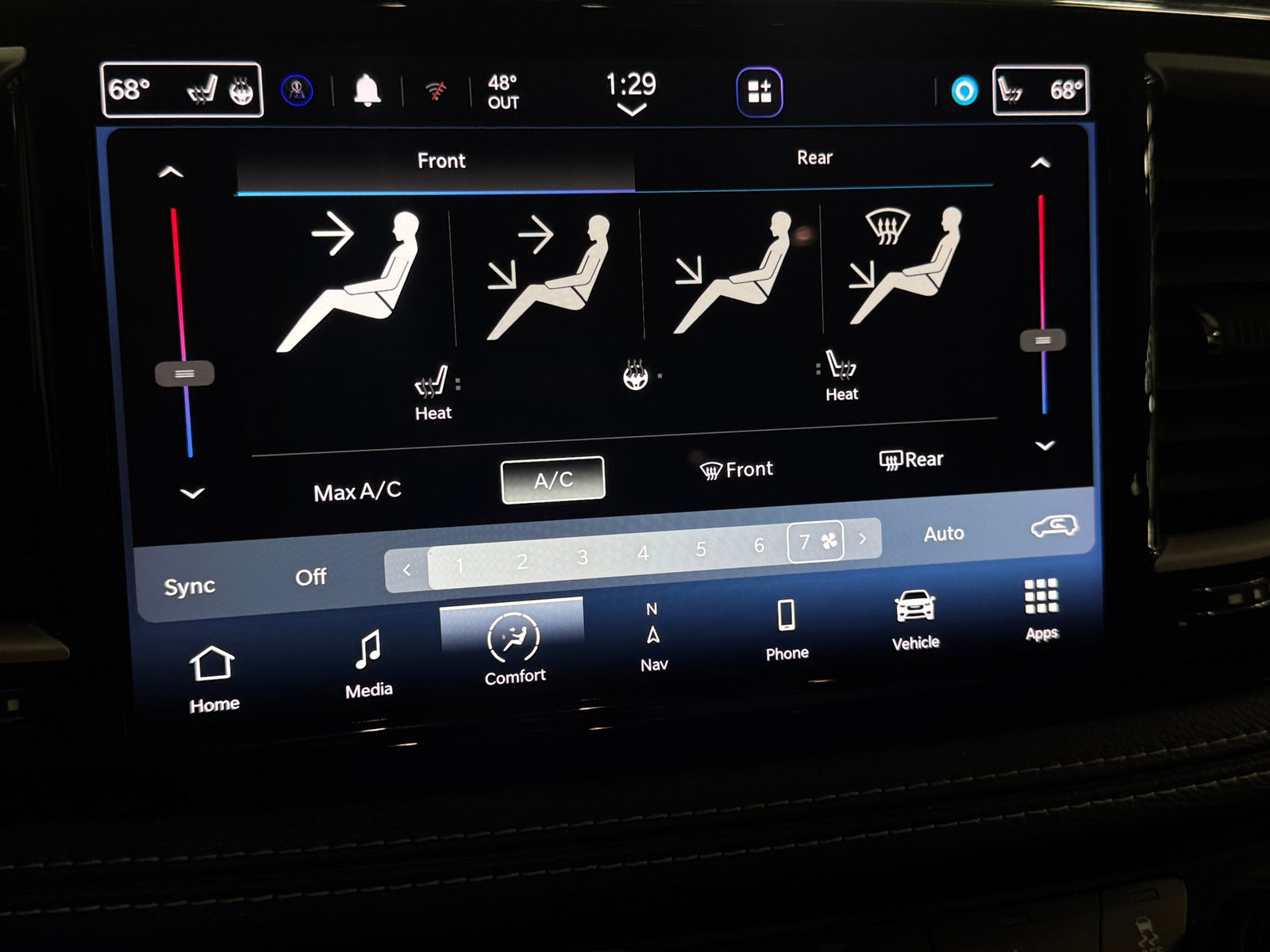 Thumbnail: 2023 Chrysler Pacifica - 3