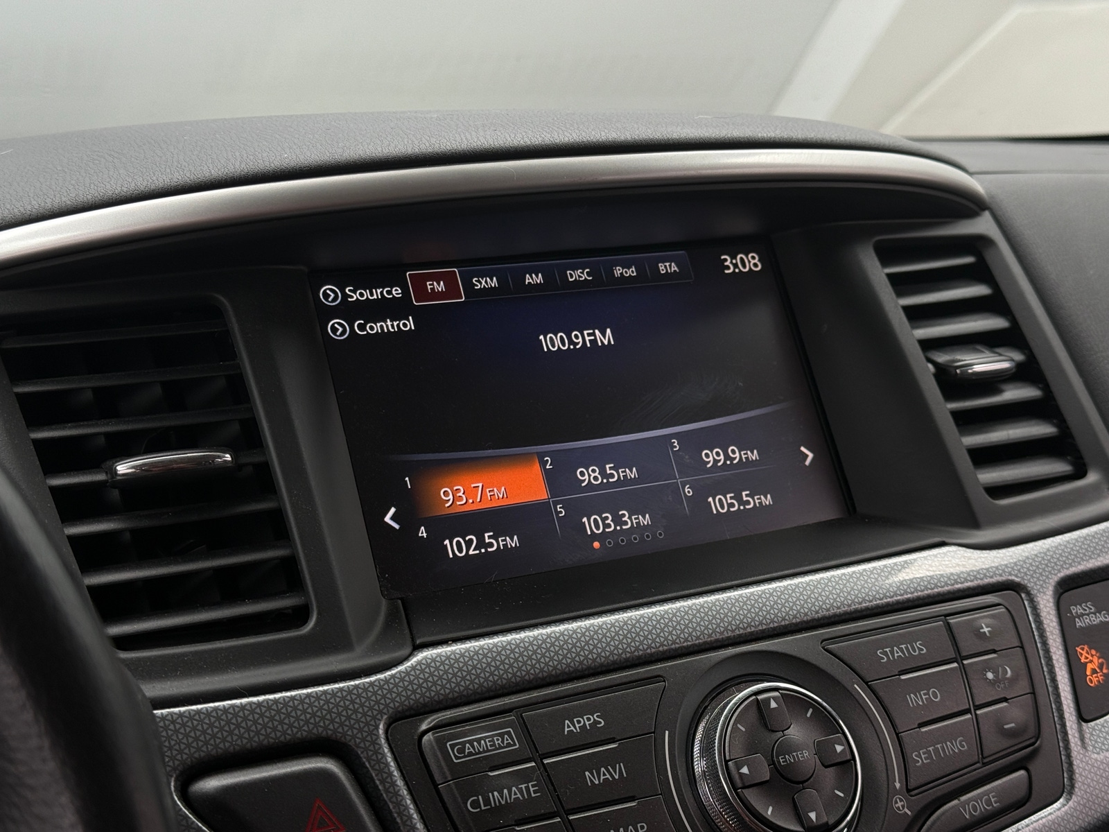 Thumbnail: 2017 Nissan Pathfinder - 3