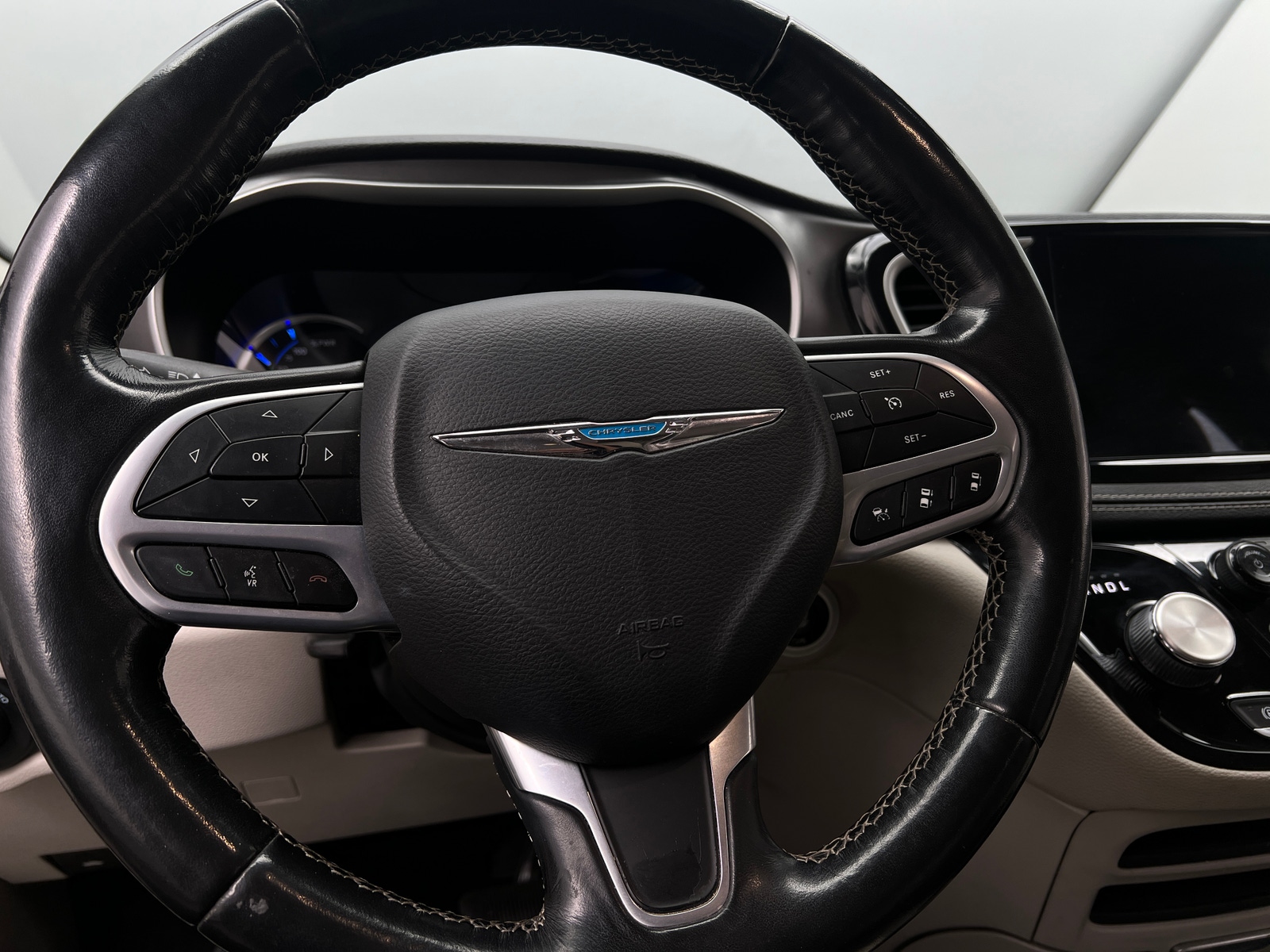 Thumbnail: 2021 Chrysler Pacifica - 4