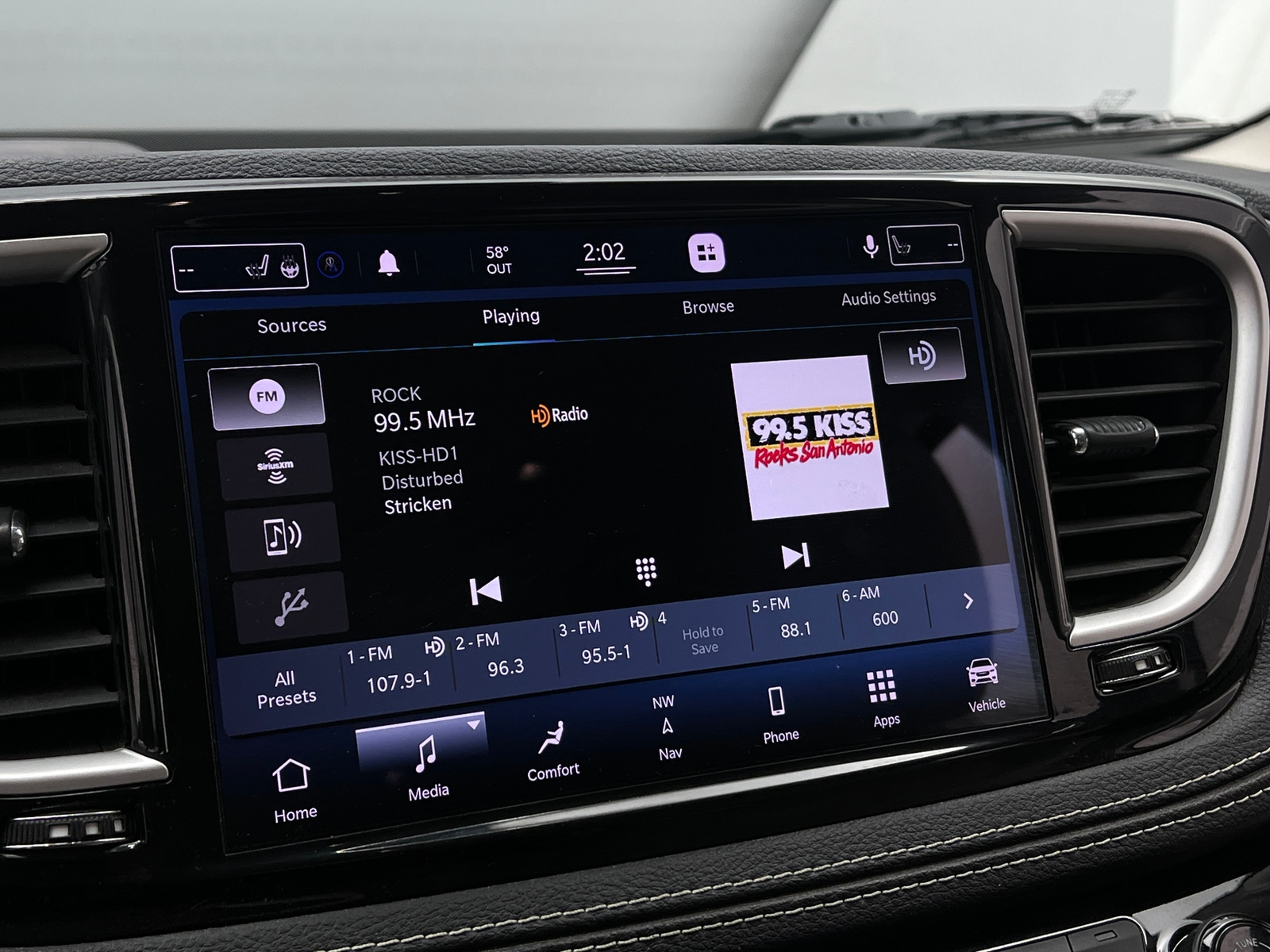 Thumbnail: 2021 Chrysler Pacifica - 3