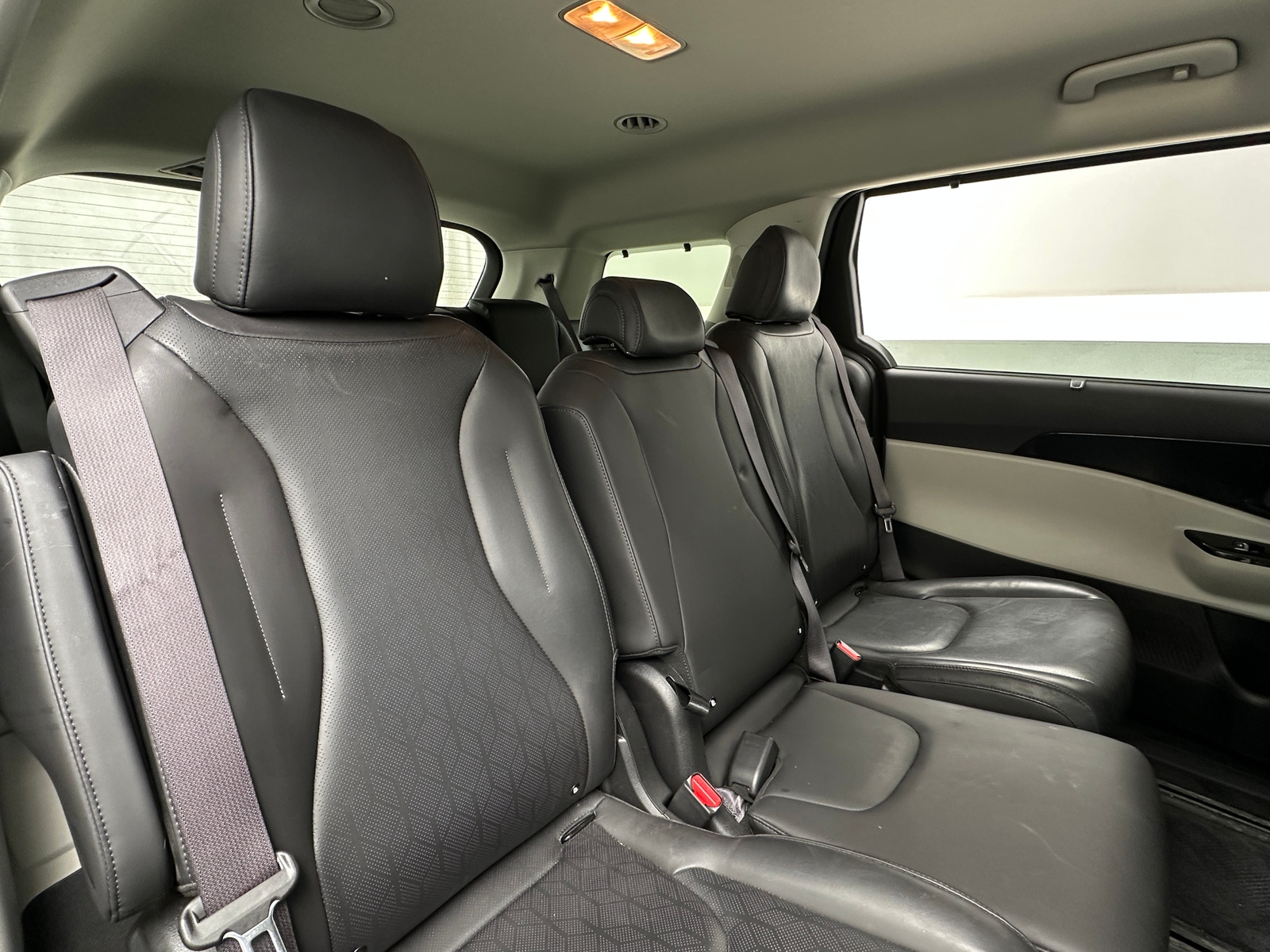 Thumbnail: 2023 Kia Carnival - 5