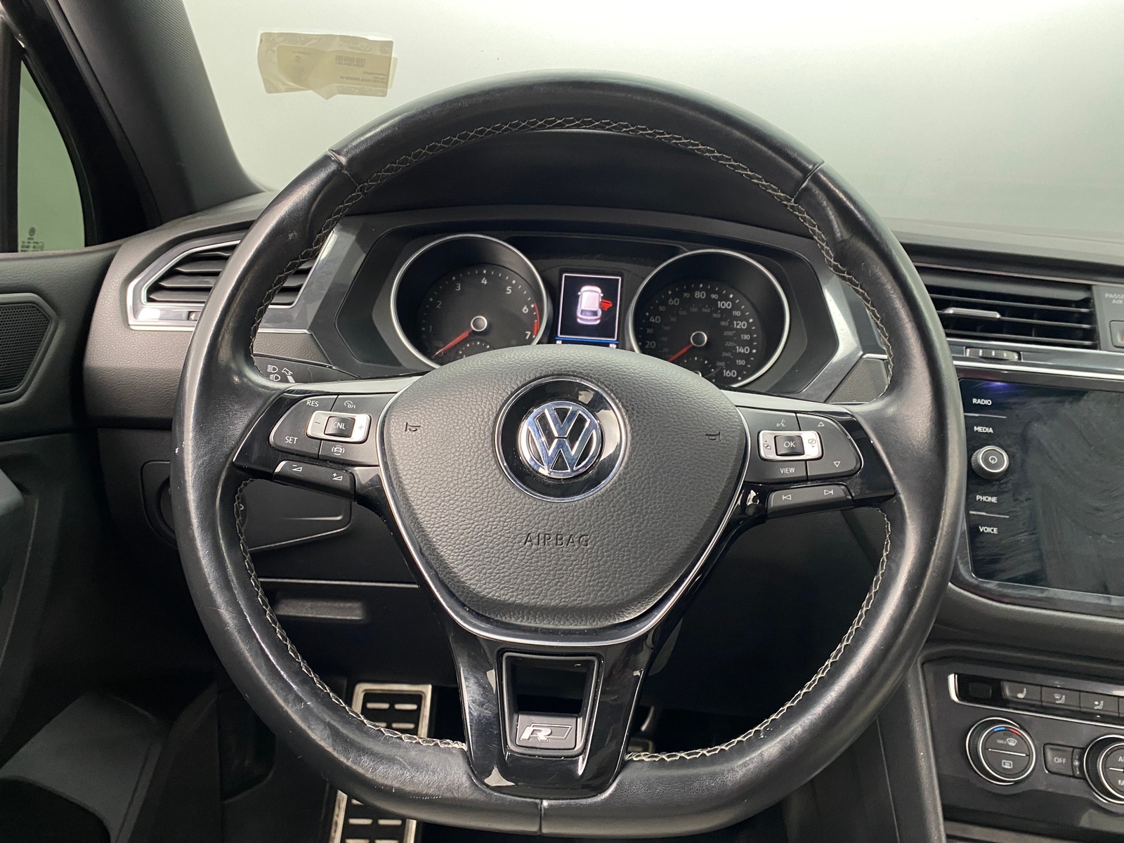 Thumbnail: 2020 Volkswagen Tiguan - 4