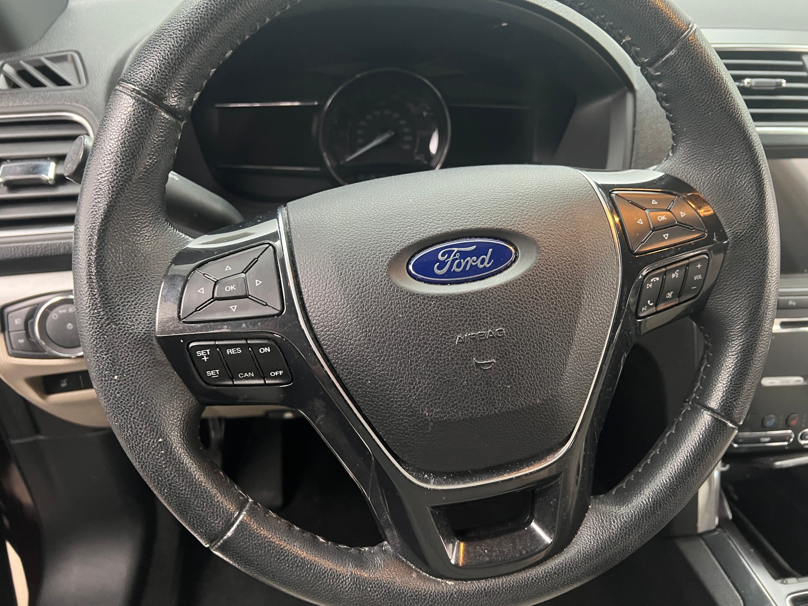 Thumbnail: 2018 Ford Explorer - 4