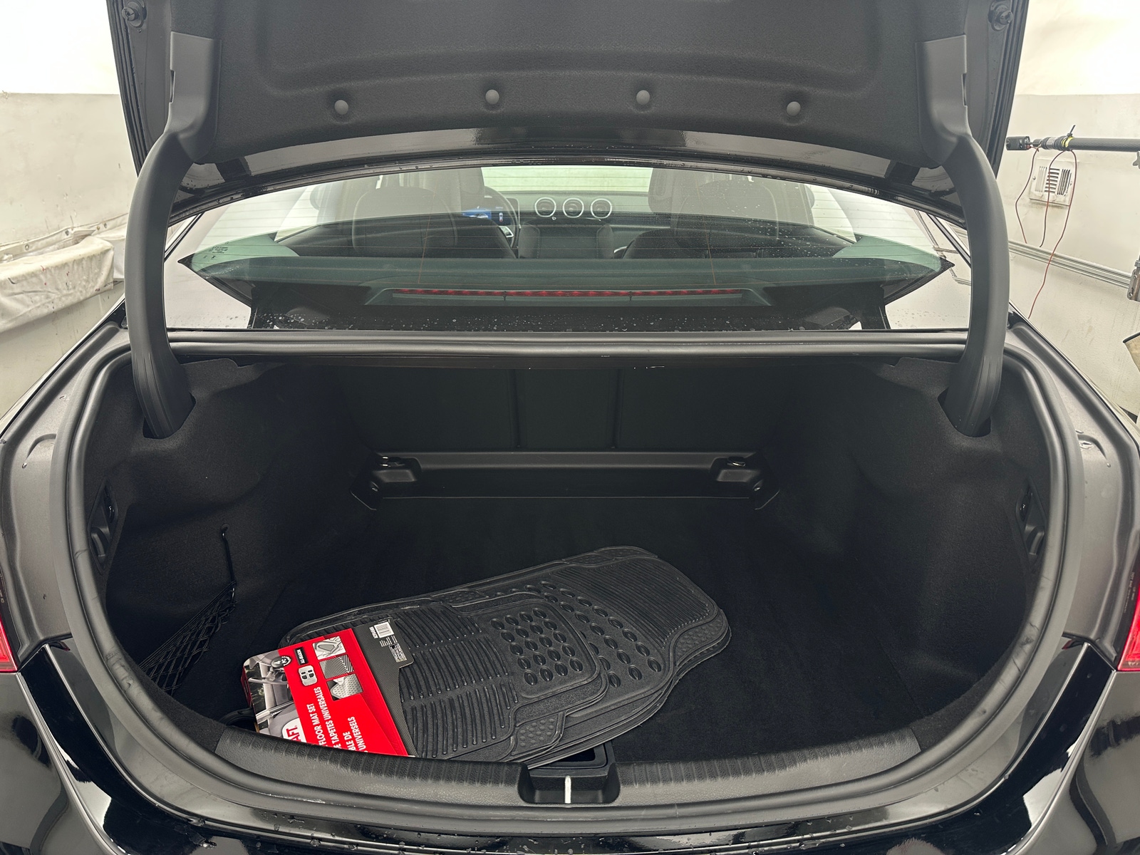 Thumbnail: 2025 Mercedes-Benz C-Class - 6