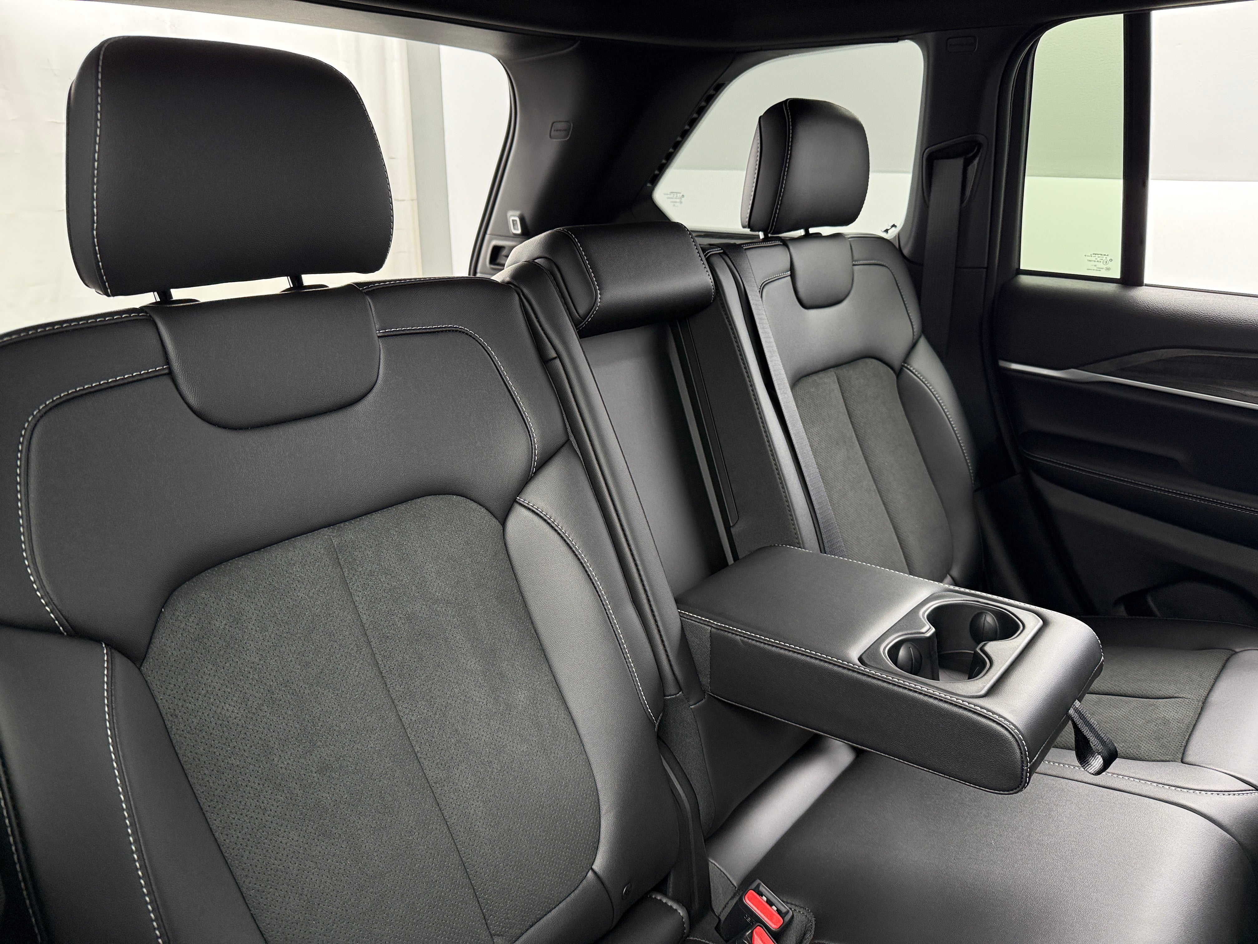 2026 Jeep Grand Cherokee Laredo - Photo 4