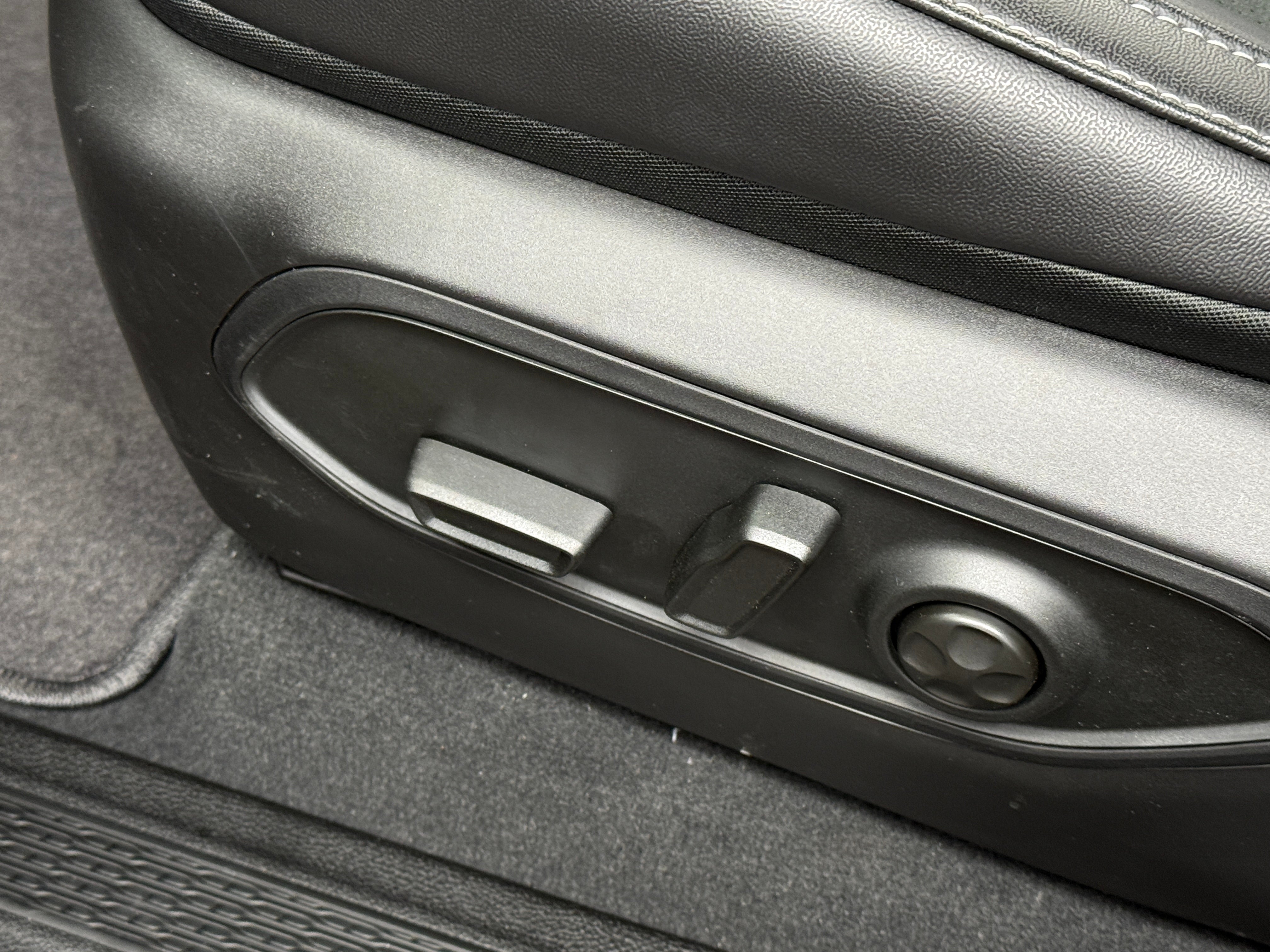 2026 Jeep Grand Cherokee Laredo - Photo 2