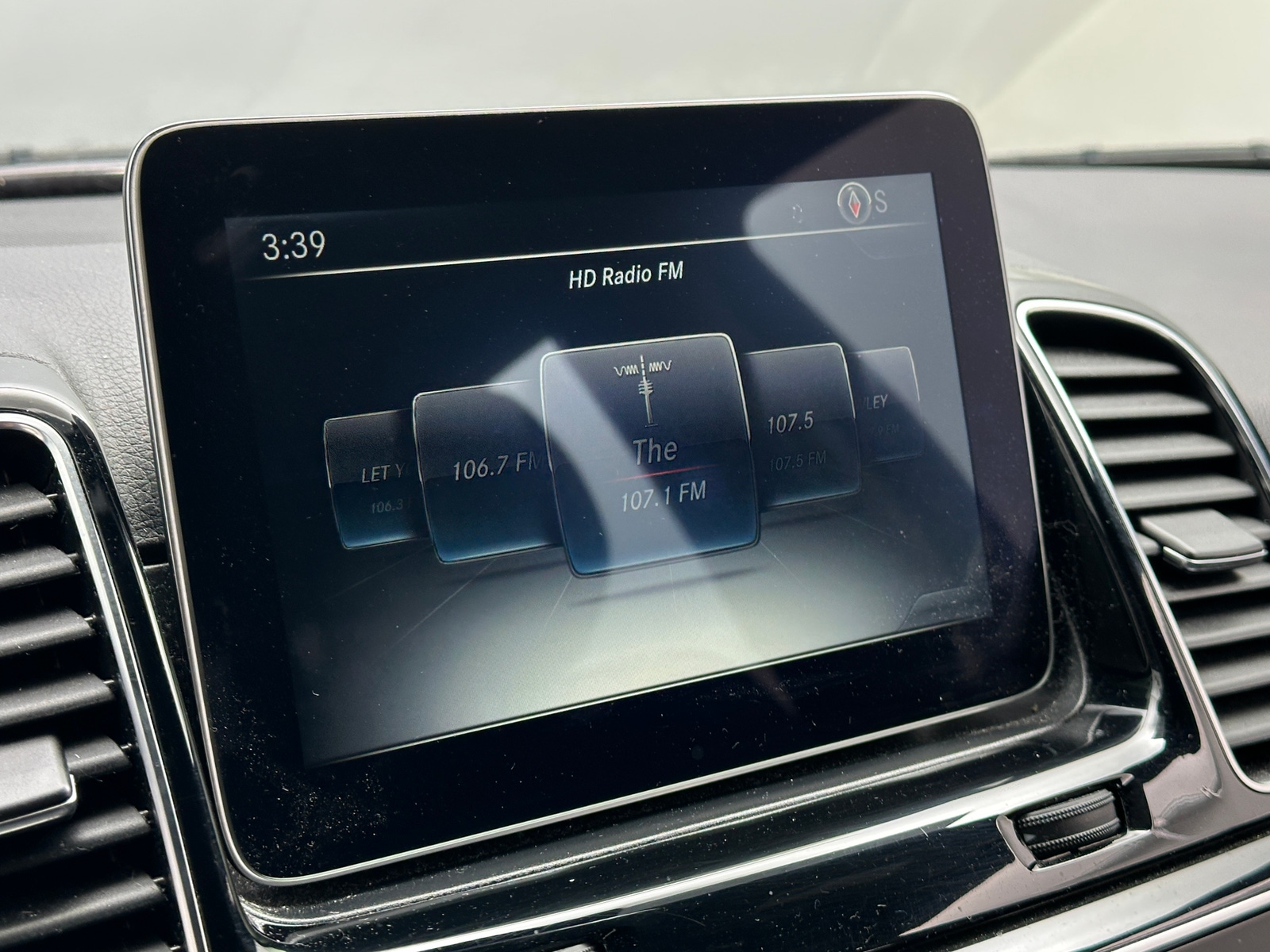 Thumbnail: 2017 Mercedes-Benz GLE - 3