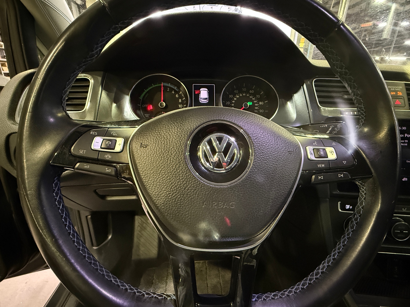 Thumbnail: 2019 Volkswagen e-Golf - 5
